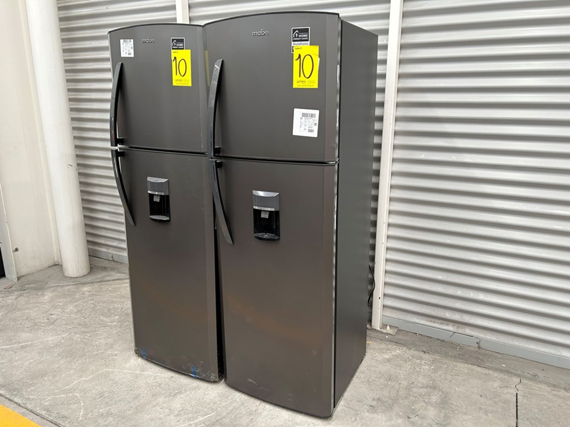 Lote de 2 refrigeradores contiene: 1 Refrigerador con dispensador de agua Marca MABE, Modelo RMA300 - Image 3 of 14