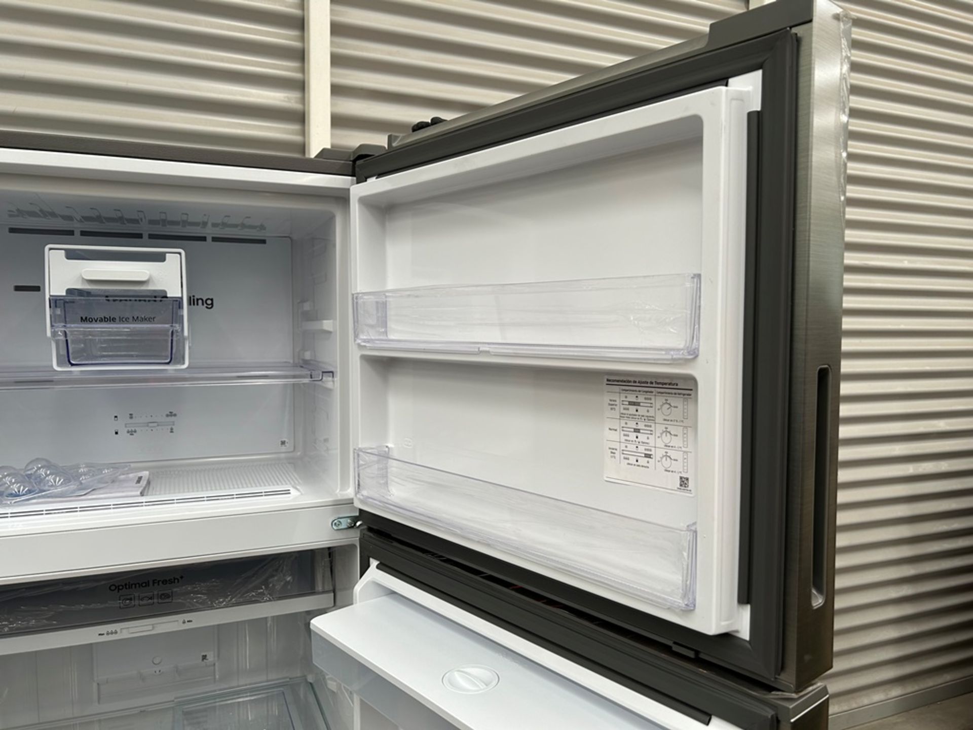 Refrigerador con dispensador de agua Marca SAMSUNG, Modelo RT42DG6734S9, Serie 0415P, Color GRIS (E - Image 7 of 11