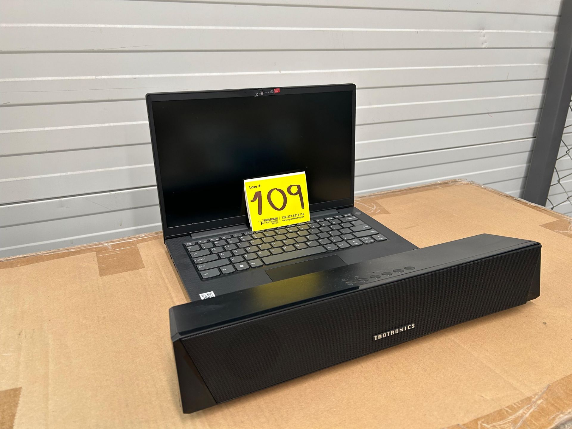 Lote de 2 artículos contiene: 1 laptop Marca LENOVO, Modelo V14 G3, Con capacidad de almacenamiento - Image 2 of 10