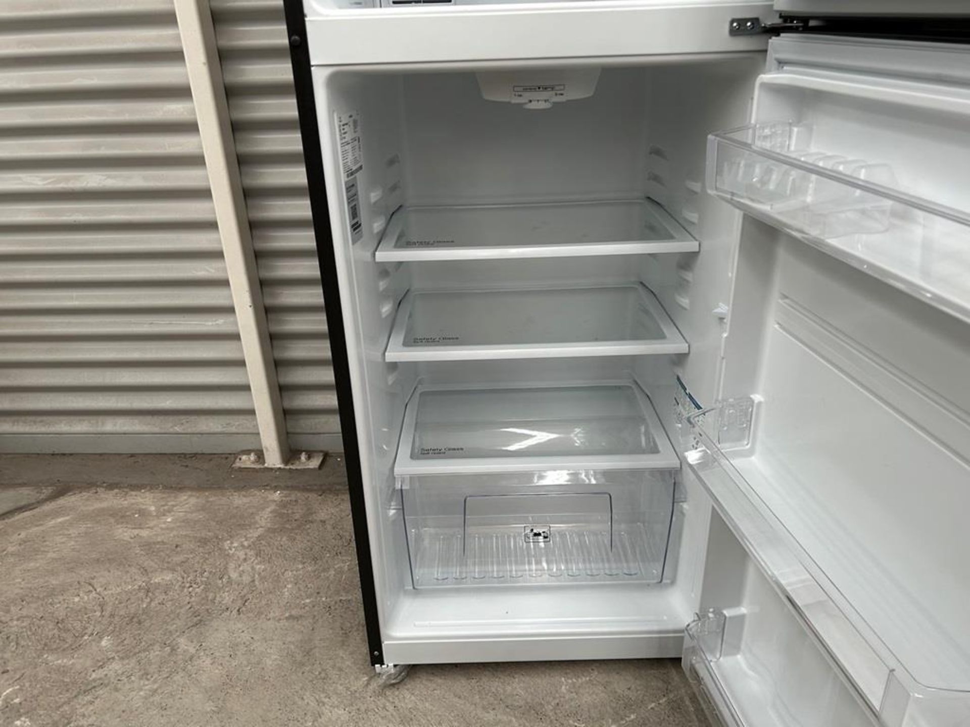 Lote de 2 refrigeradores contiene: 1 Refrigerador Marca MABE, Modelo RME360PVMRM0, Serie 01177, Col - Image 6 of 18