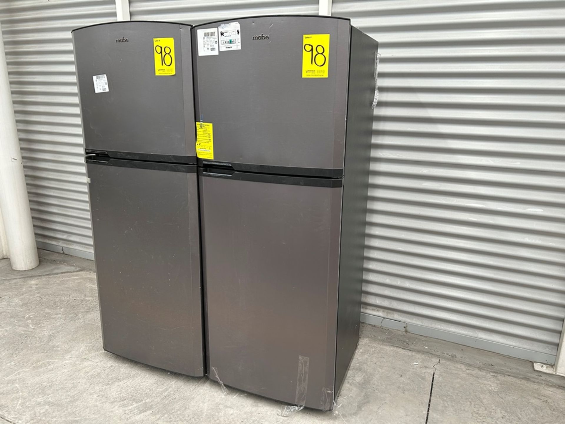 Lote de 2 refrigeradores contiene: 1 Refrigerador Marca MABE, Modelo RME360PVMRM0, Serie 04453, Col - Image 2 of 16