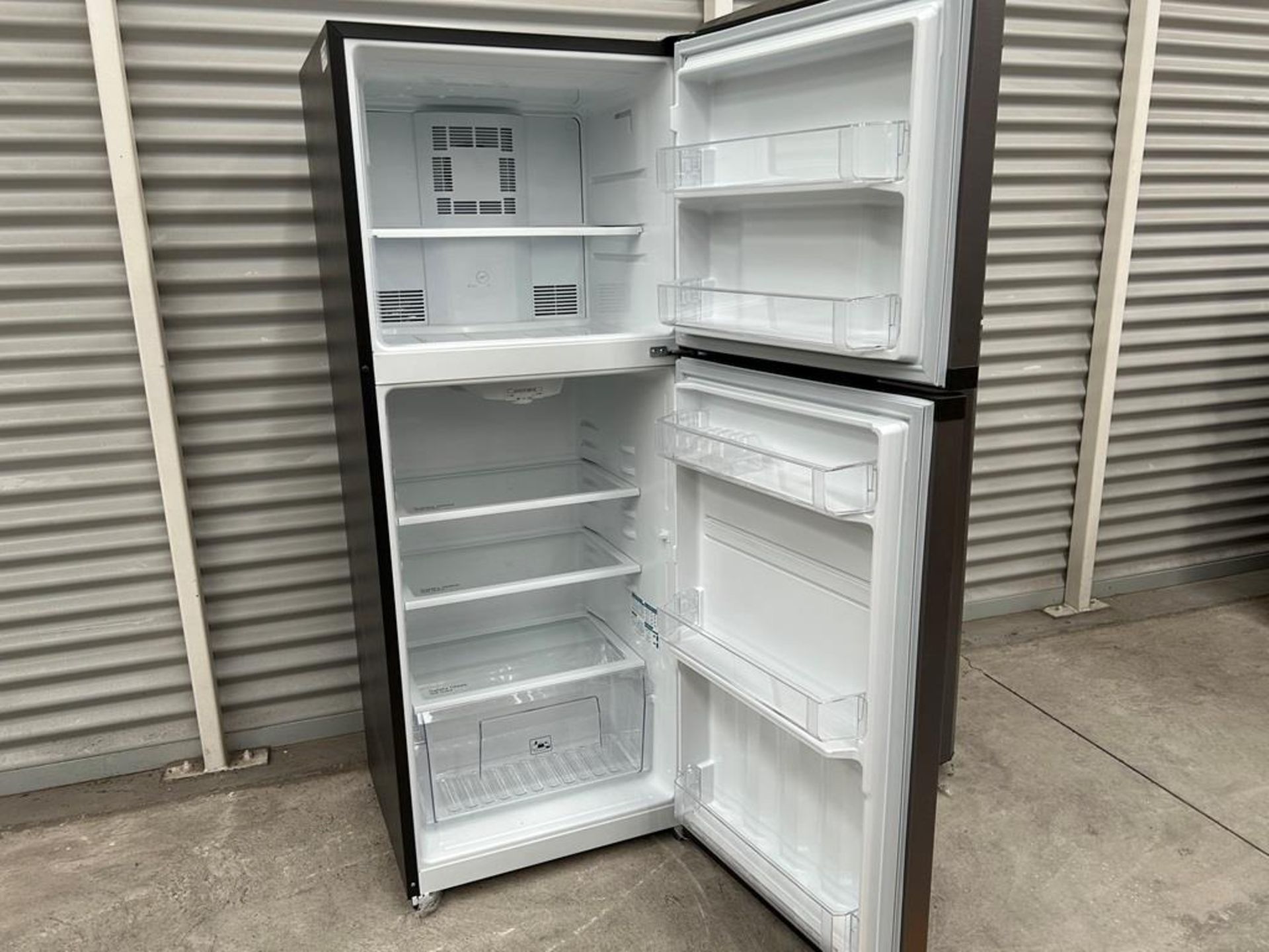 Lote de 2 refrigeradores contiene: 1 Refrigerador Marca MABE, Modelo RME360PVMRM0, Serie 01177, Col - Image 4 of 18