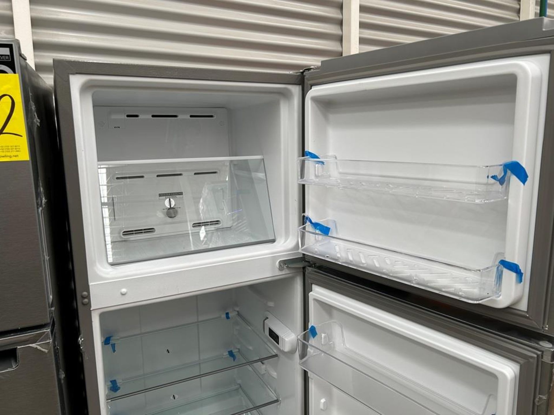 Lote de 2 refrigeradores contiene: 1 Refrigerador Marca WHIRPOOL, Modelo WT1230K, Serie 91306, Colo - Image 11 of 17