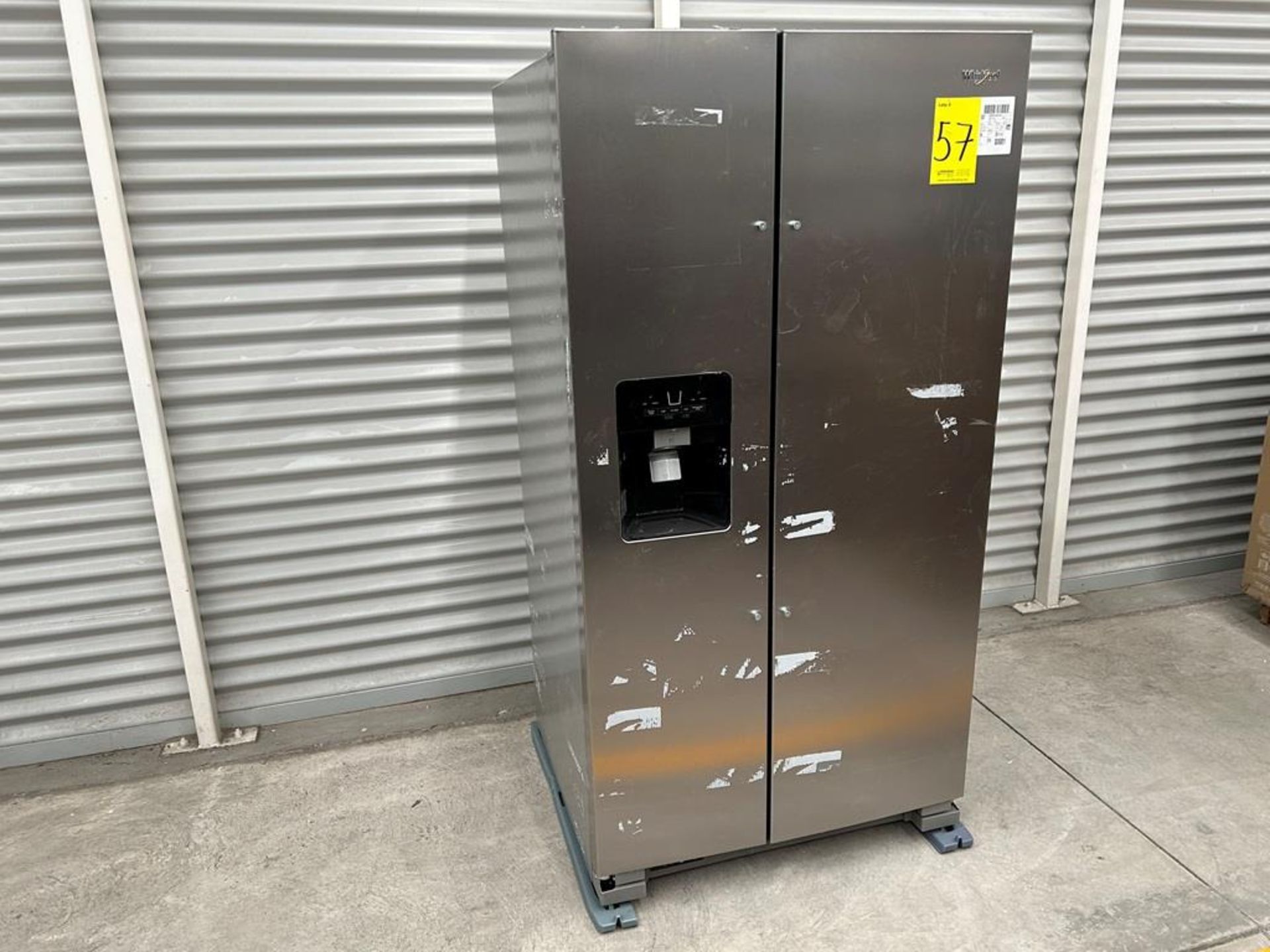 Refrigerador con dispensador de agua Marca WHIRPOOL, Modelo WD5720Z, Serie 25184, Color GRIS (Equip - Image 2 of 11