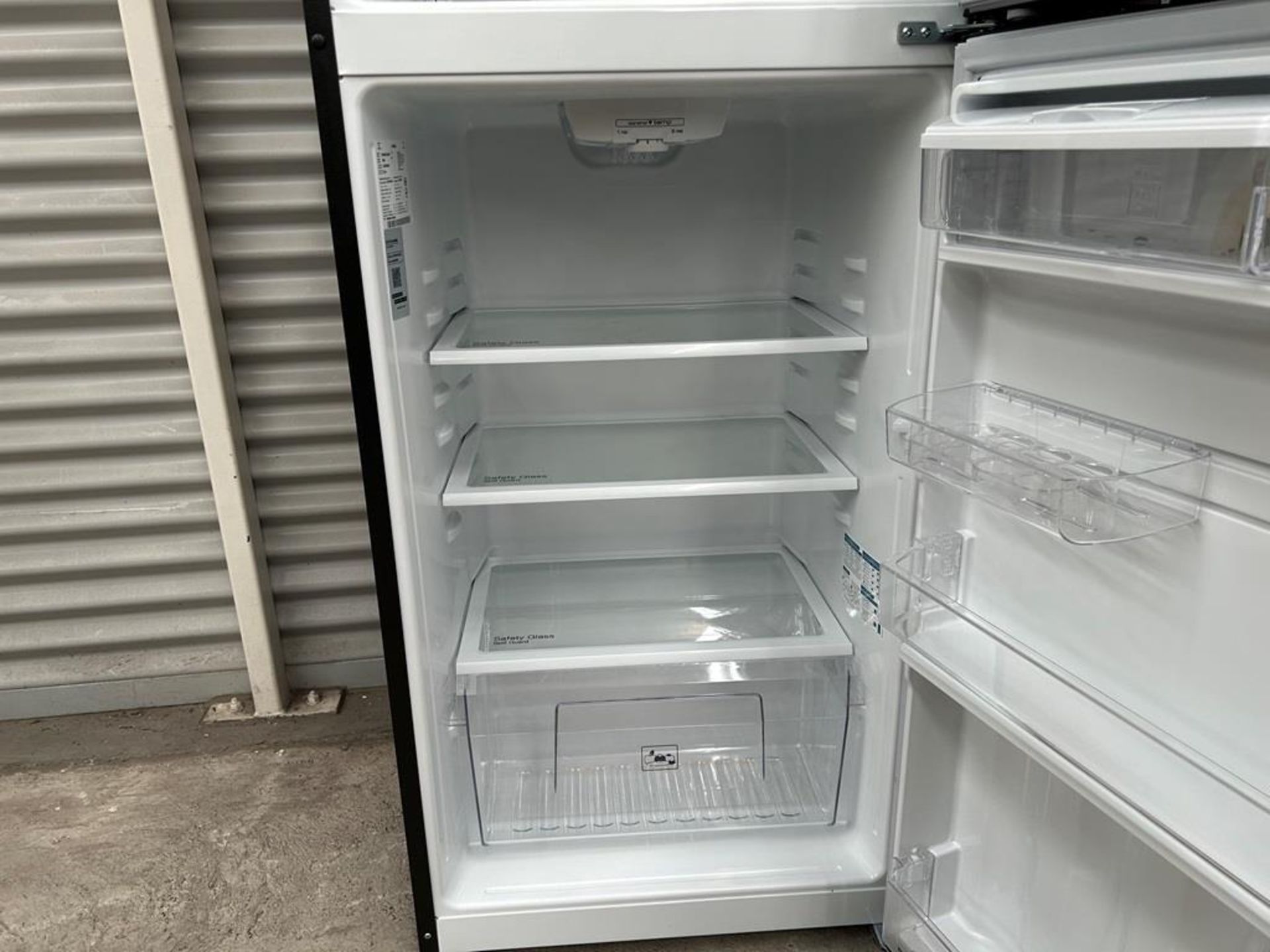 Lote de 2 refrigeradores contiene: 1 Refrigerador con dispensador de agua Marca MABE, Modelo RME360 - Image 14 of 18