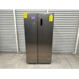 Refrigerador Marca OSTER, Modelo OSSBSME20SSEVI, Serie 80016, Color GRIS (Equipo de devolución)