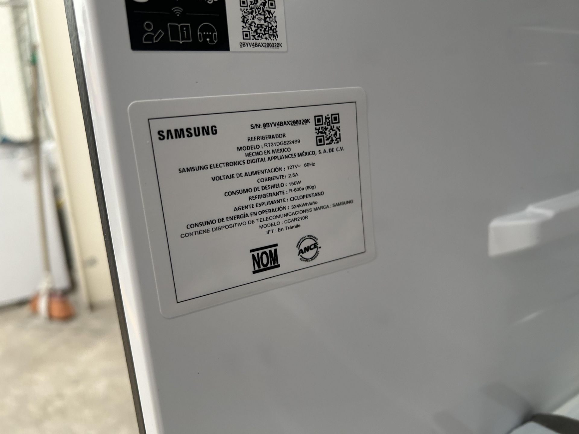 Refrigerador con dispensador de agua Marca SAMSUNG, Modelo RT31DG5224S9, Serie 00320K, Color GRIS ( - Image 7 of 9