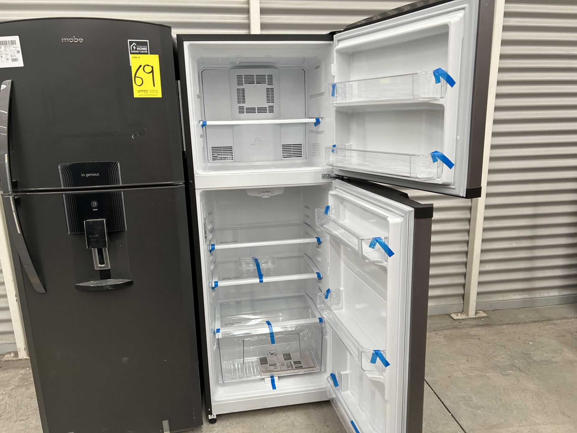 Lote de 2 refrigeradores contiene: 1 Refrigerador con dispensador de agua Marca MABE, Modelo RME360 - Image 4 of 12