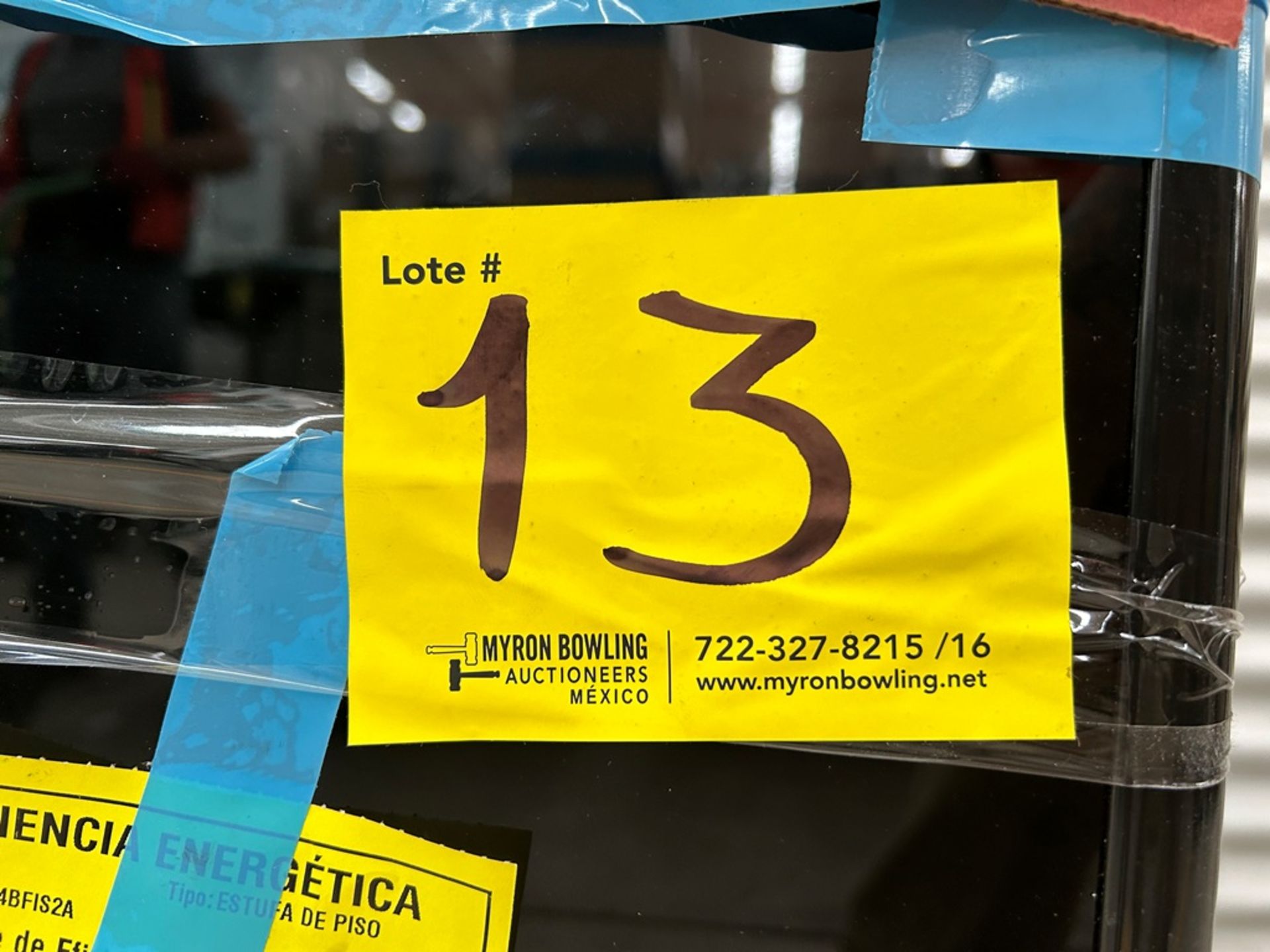 Lote de 2 estufas contiene: 1 Estufa Marca MABE, Modelo EM7620BAIS2A, Serie 73633, Color GRIS; 1 Es - Image 9 of 9