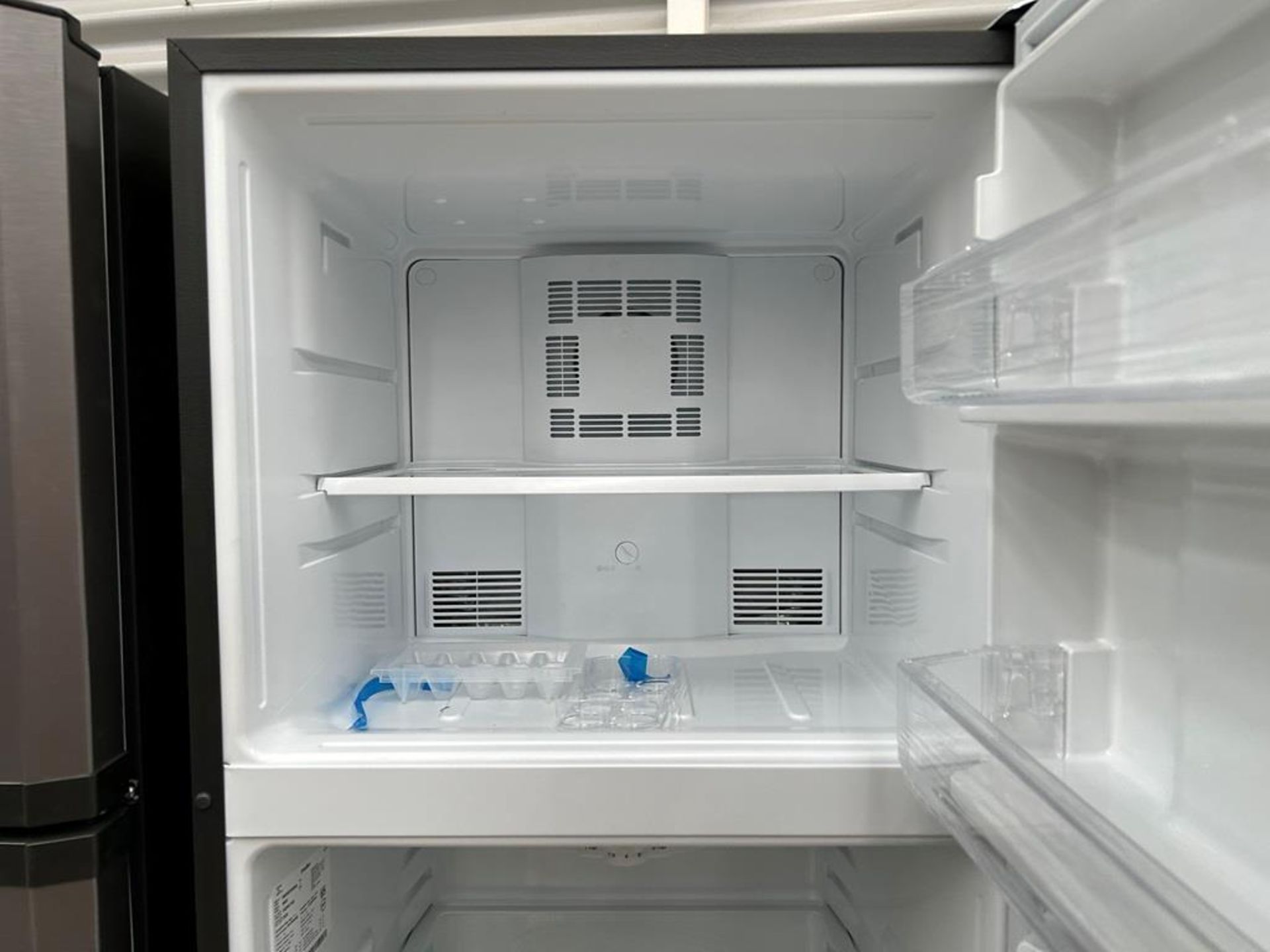 Lote de 2 refrigeradores contiene: 1 Refrigerador Marca MABE, Modelo RME360PVMRM0, Serie 01177, Col - Image 12 of 18