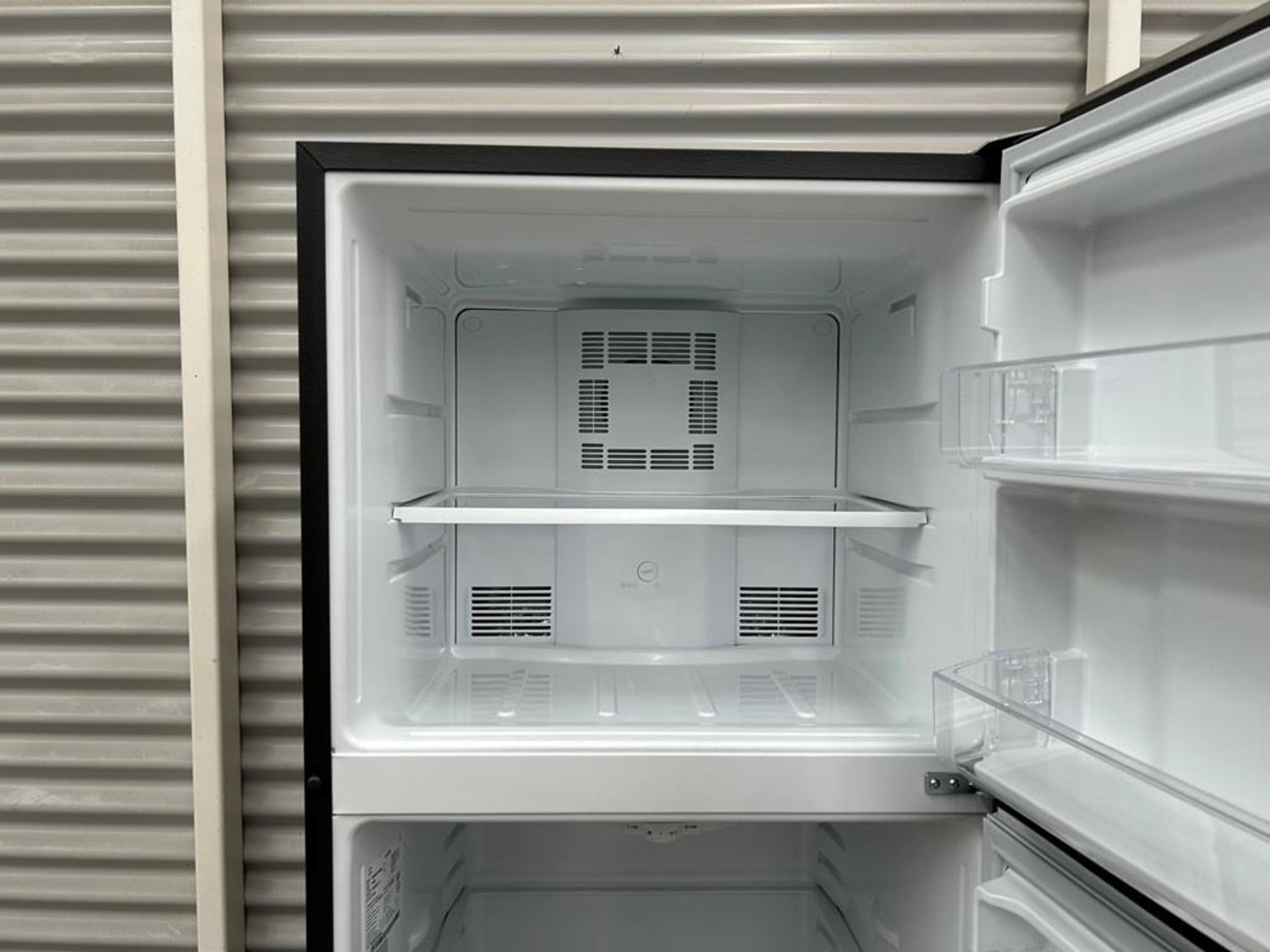 Lote de 2 refrigeradores contiene: 1 Refrigerador Marca MABE, Modelo RME360PVMRM0, Serie 01177, Col - Image 5 of 18