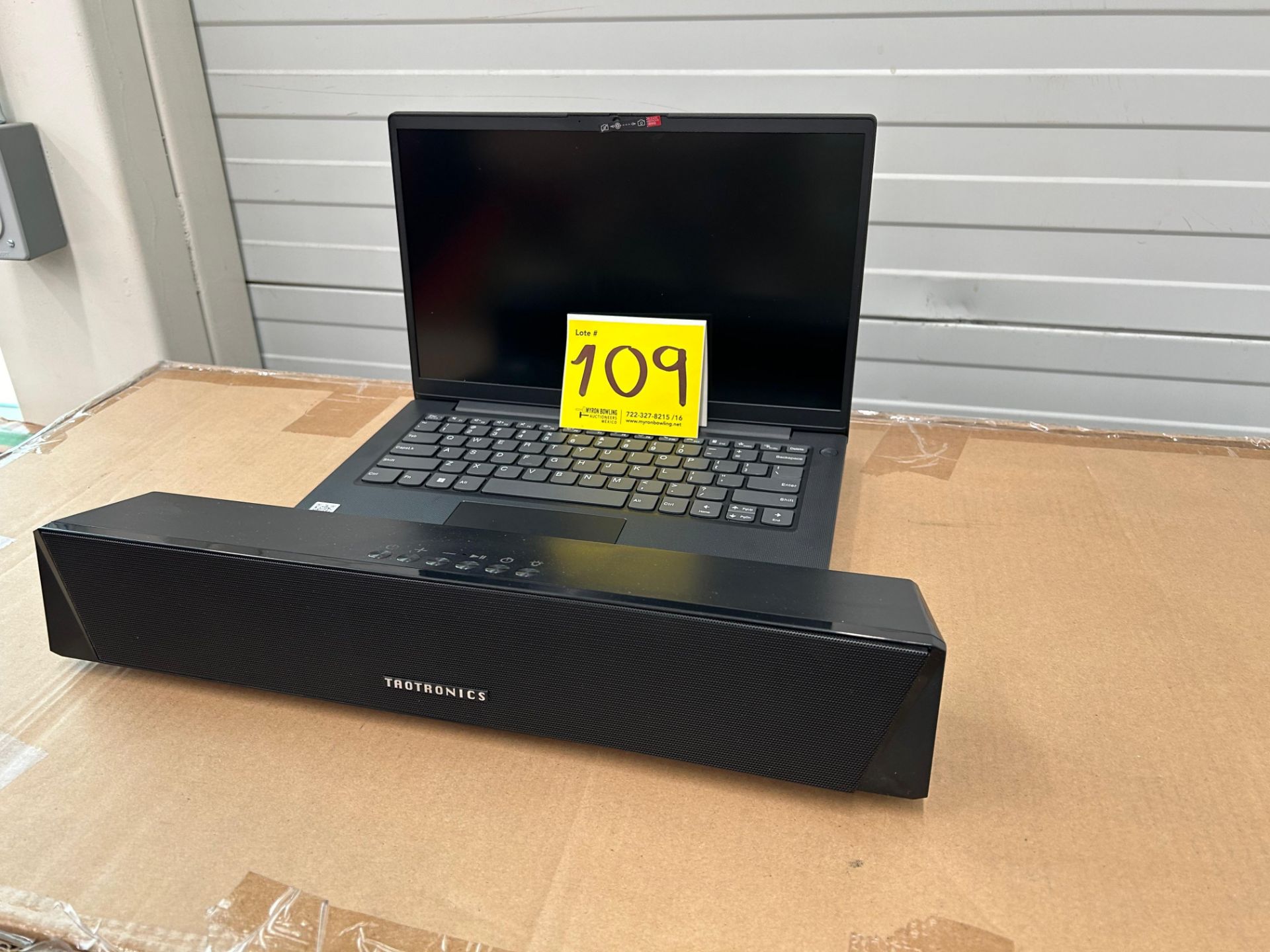 Lote de 2 artículos contiene: 1 laptop Marca LENOVO, Modelo V14 G3, Con capacidad de almacenamiento - Image 3 of 10