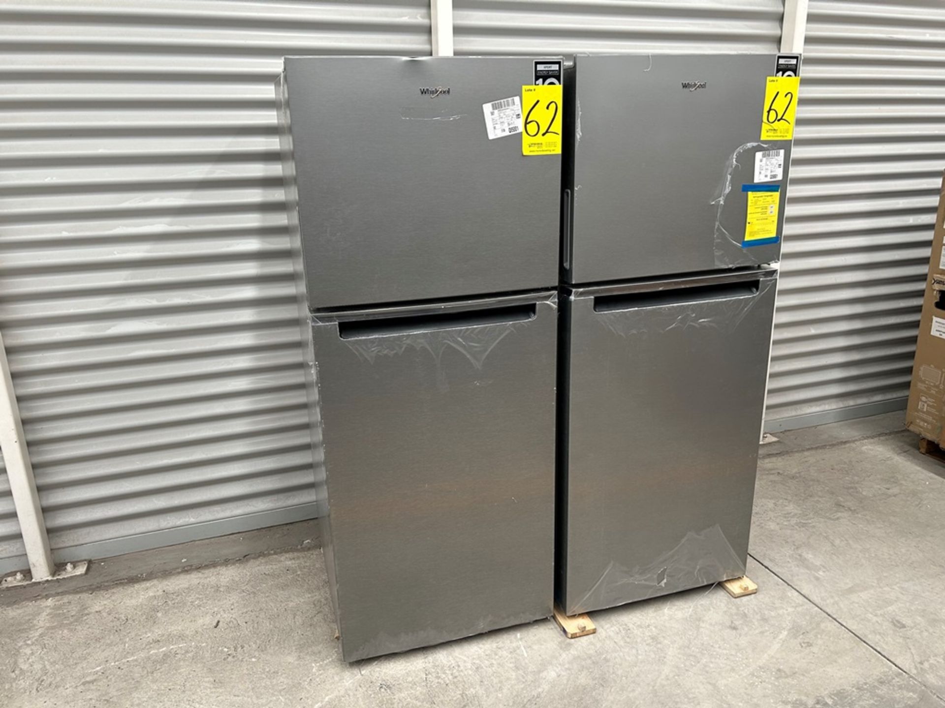 Lote de 2 refrigeradores contiene: 1 Refrigerador Marca WHIRPOOL, Modelo WT1230K, Serie 91306, Colo - Image 3 of 17
