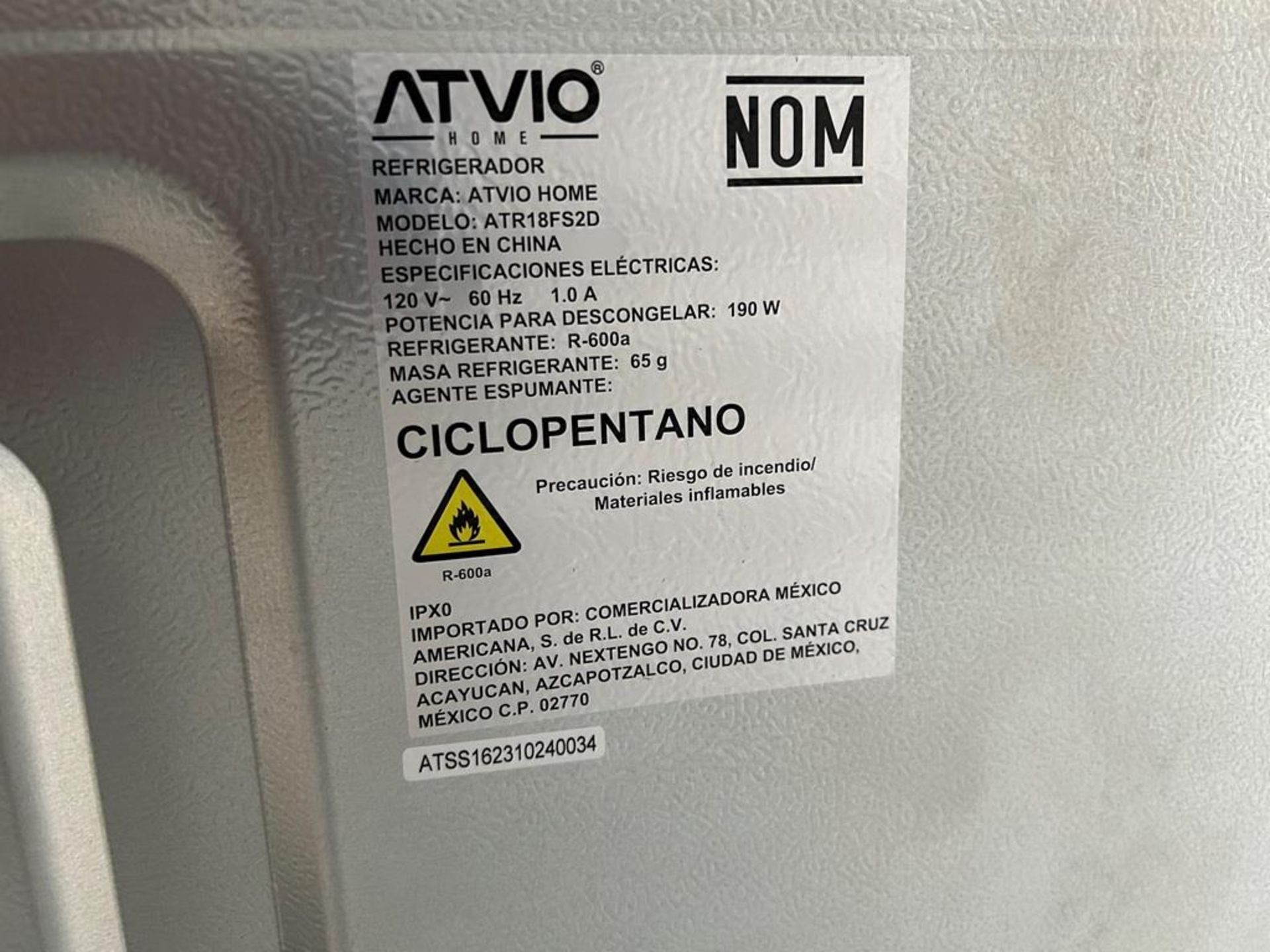 Refrigerador Marca ATVIO, Modelo ATR18FS2D, Serie 01438, Color GRIS (Equipo de devolución) - Image 6 of 8