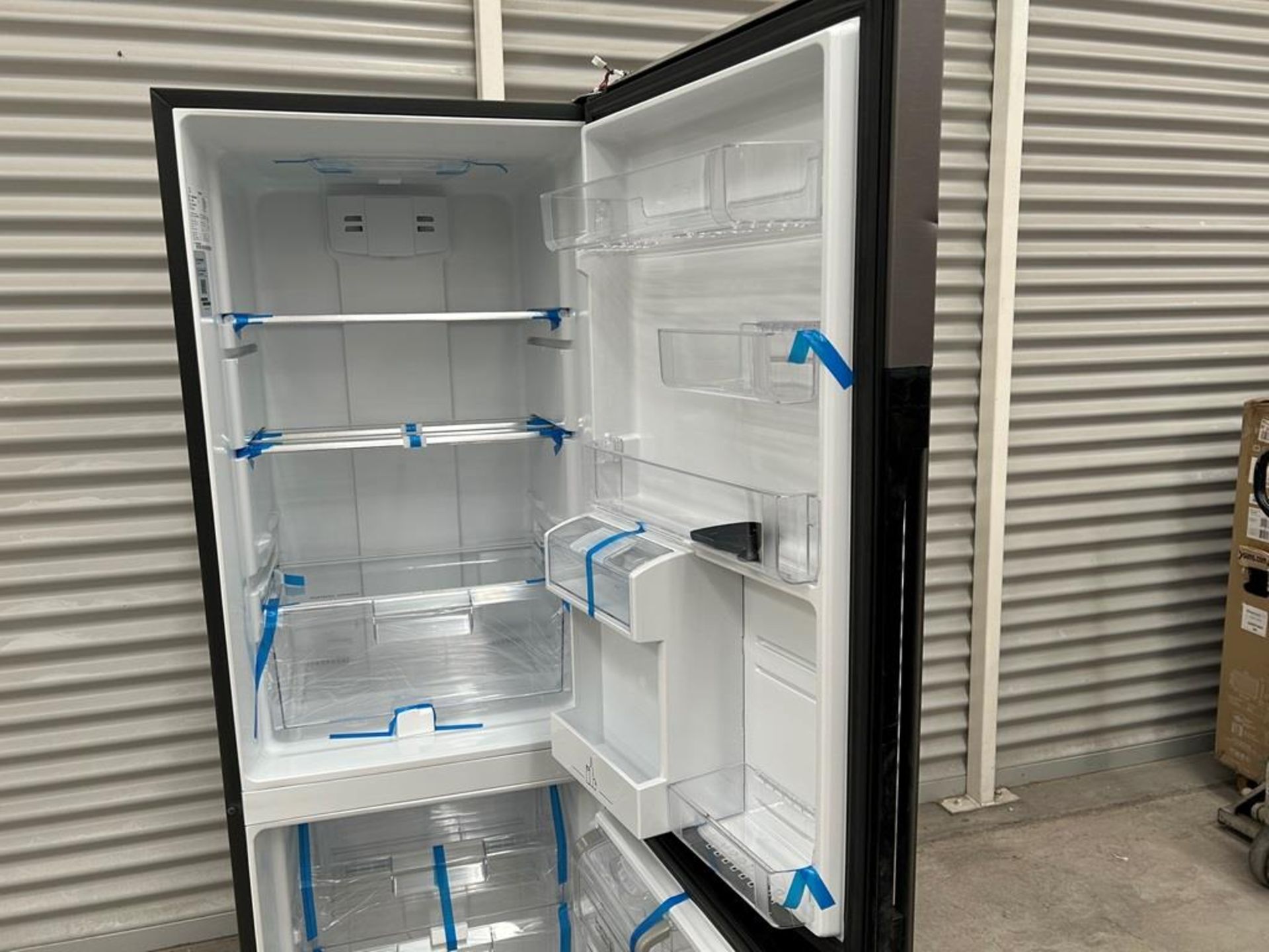 Refrigerador con dispensador de agua Marca MABE, Modelo RMB400IAMRM, Serie 07133, Color GRIS (Equip - Image 8 of 11