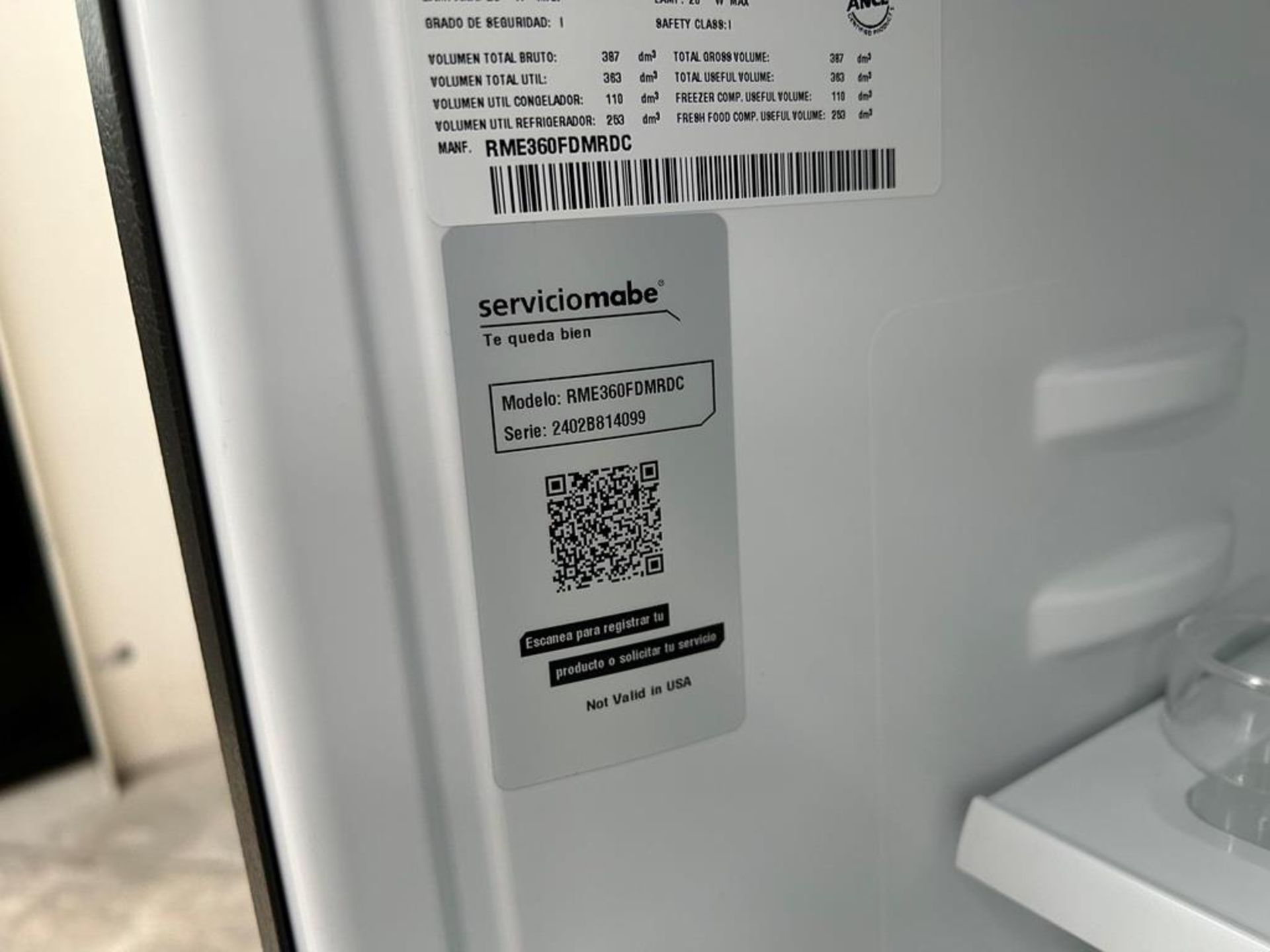 Lote de 2 refrigeradores contiene: 1 Refrigerador con dispensador de agua Marca MABE, Modelo RME360 - Image 8 of 16