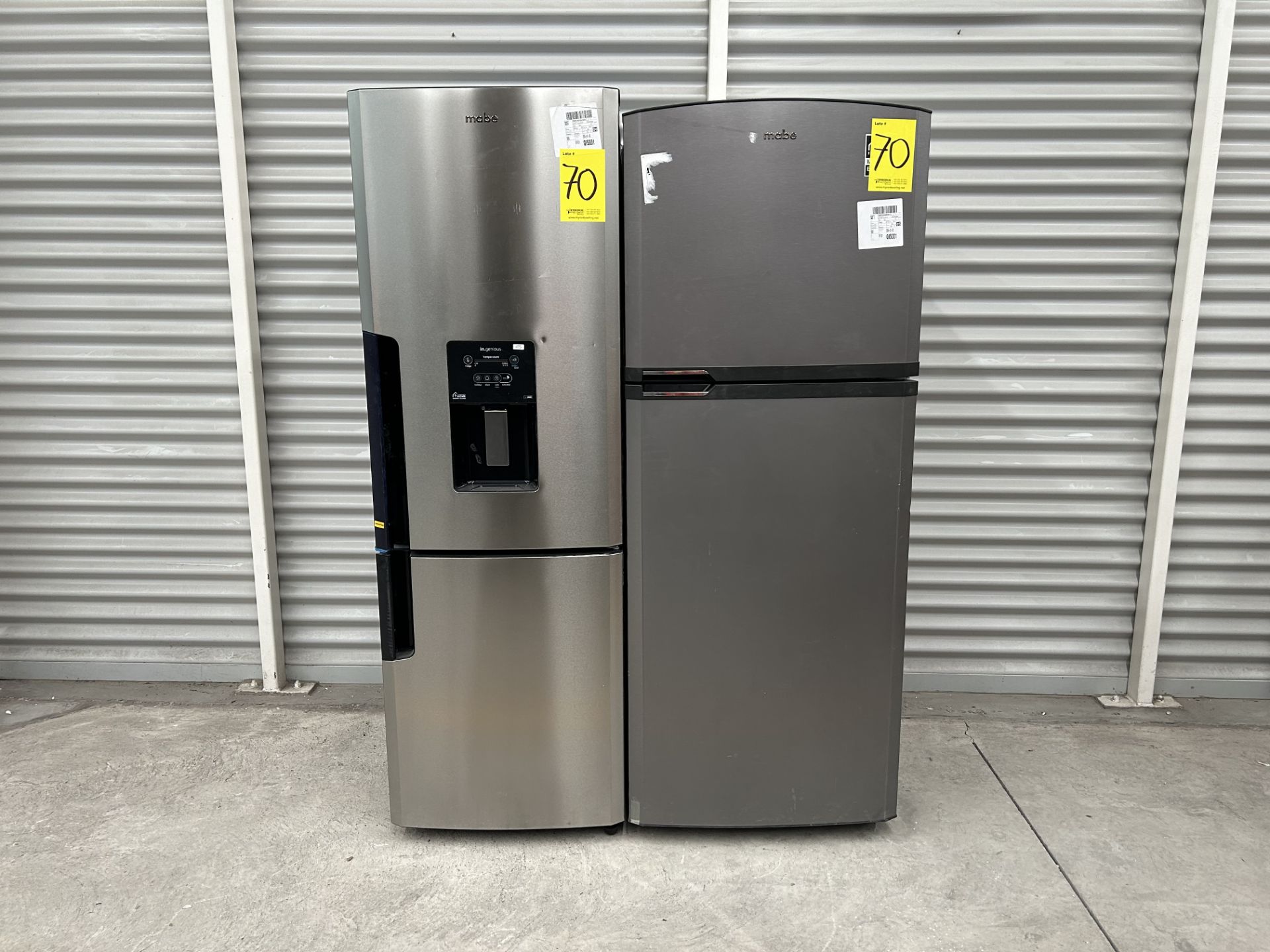 Lote de 2 refrigeradores contiene: 1 Refrigerador con dispensador de agua Marca MABE, Modelo RMB300