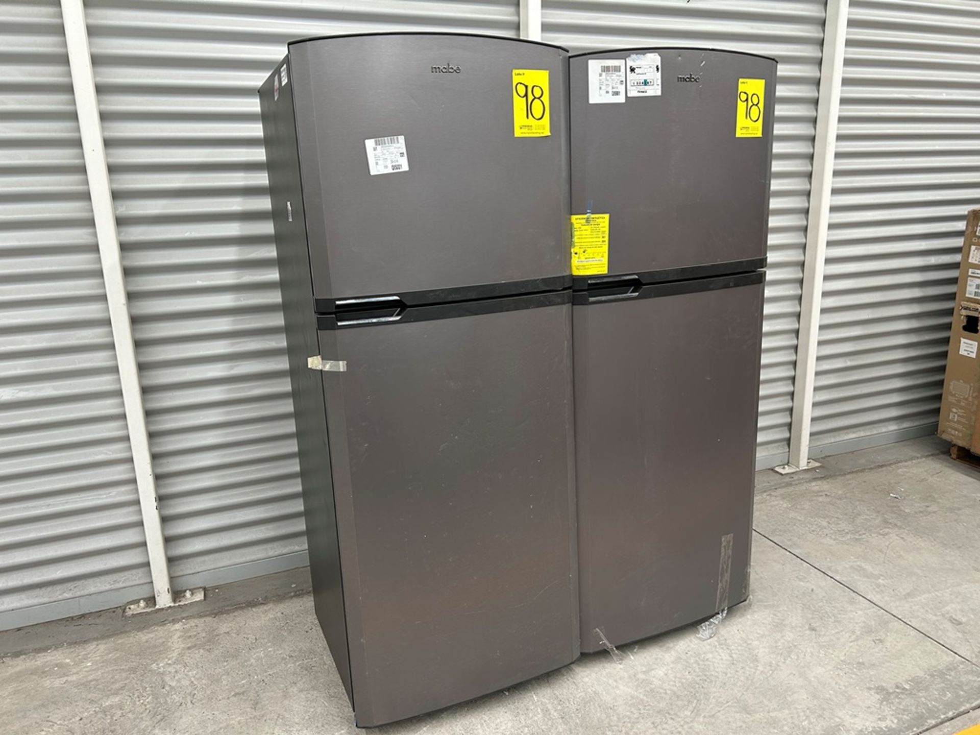 Lote de 2 refrigeradores contiene: 1 Refrigerador Marca MABE, Modelo RME360PVMRM0, Serie 04453, Col - Image 3 of 16