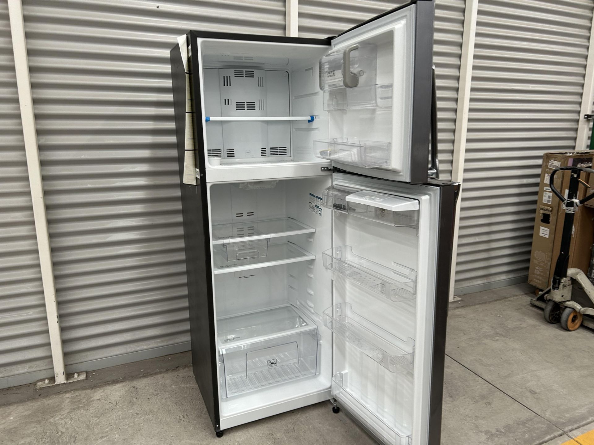 Refrigerador con dispensador de agua Marca MABE, Modelo RMT400RYMRE, Serie 17248, Color GRIS (Equip - Image 3 of 8