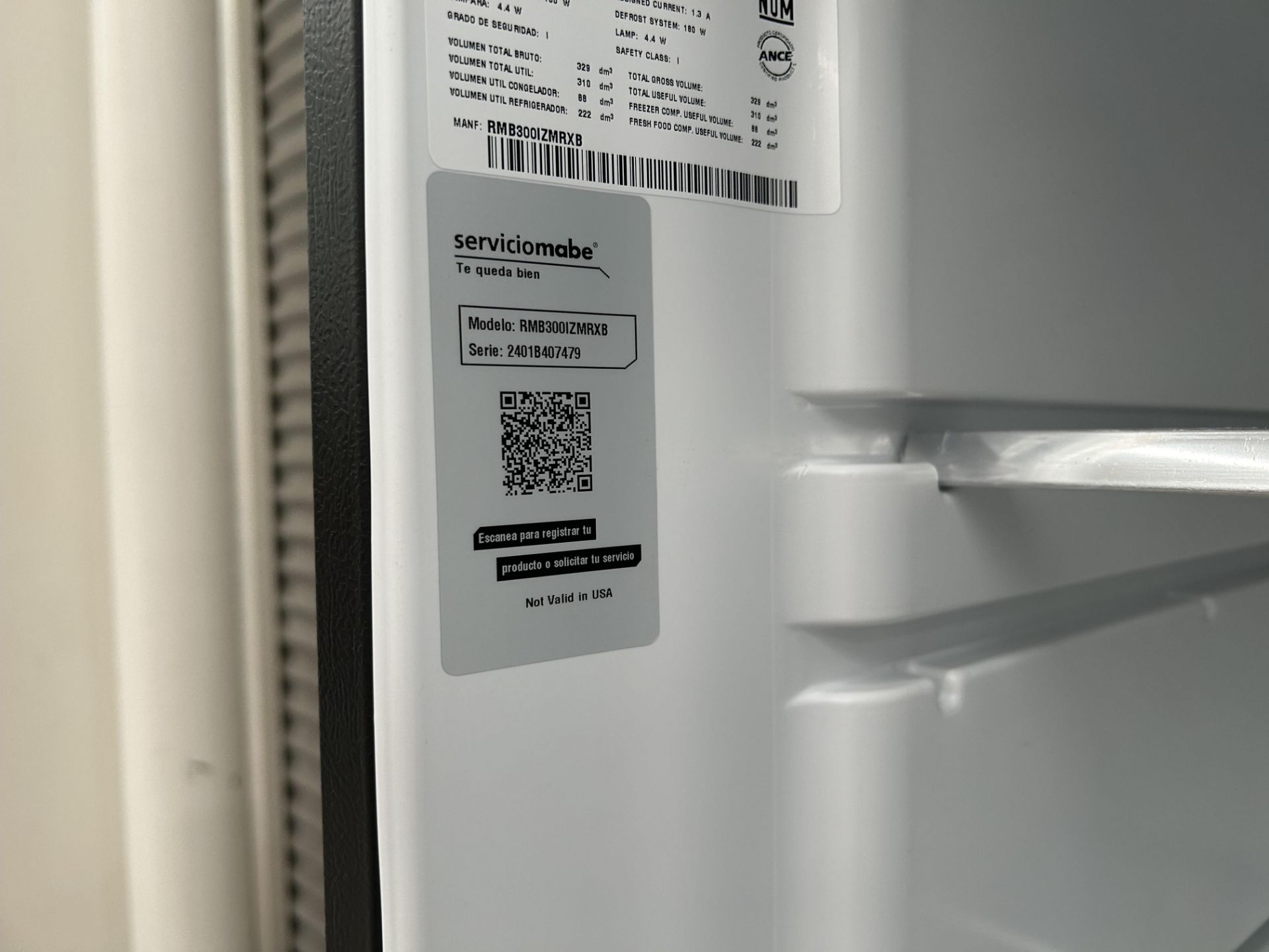 Lote de 2 refrigeradores contiene: 1 Refrigerador con dispensador de agua Marca MABE, Modelo RMB300 - Image 8 of 11