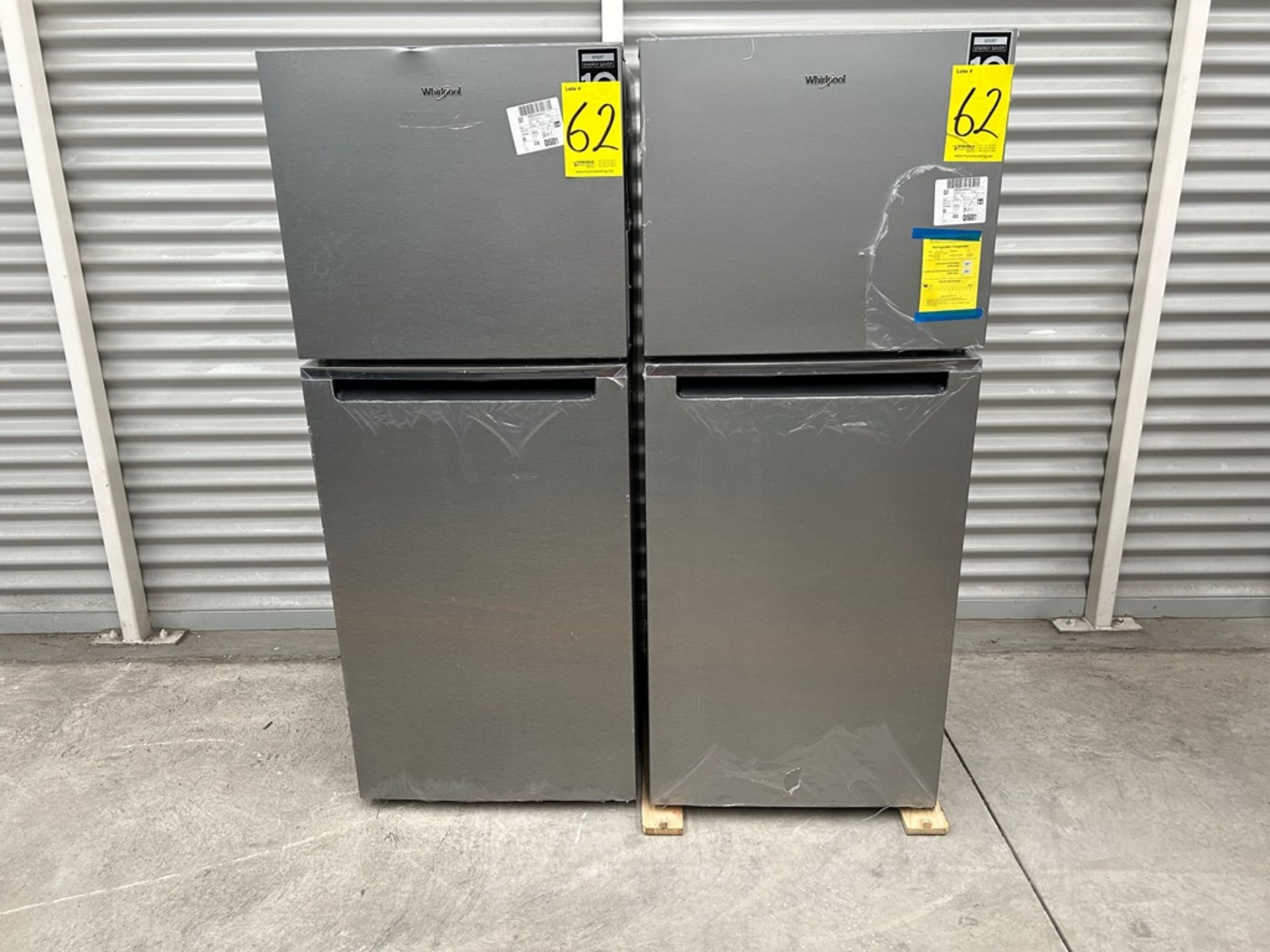 Lote de 2 refrigeradores contiene: 1 Refrigerador Marca WHIRPOOL, Modelo WT1230K, Serie 91306, Colo