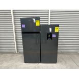 Lote de 2 refrigeradores contiene: 1 Refrigerador con dispensador de agua Marca ATVIO, Modelo AT66U