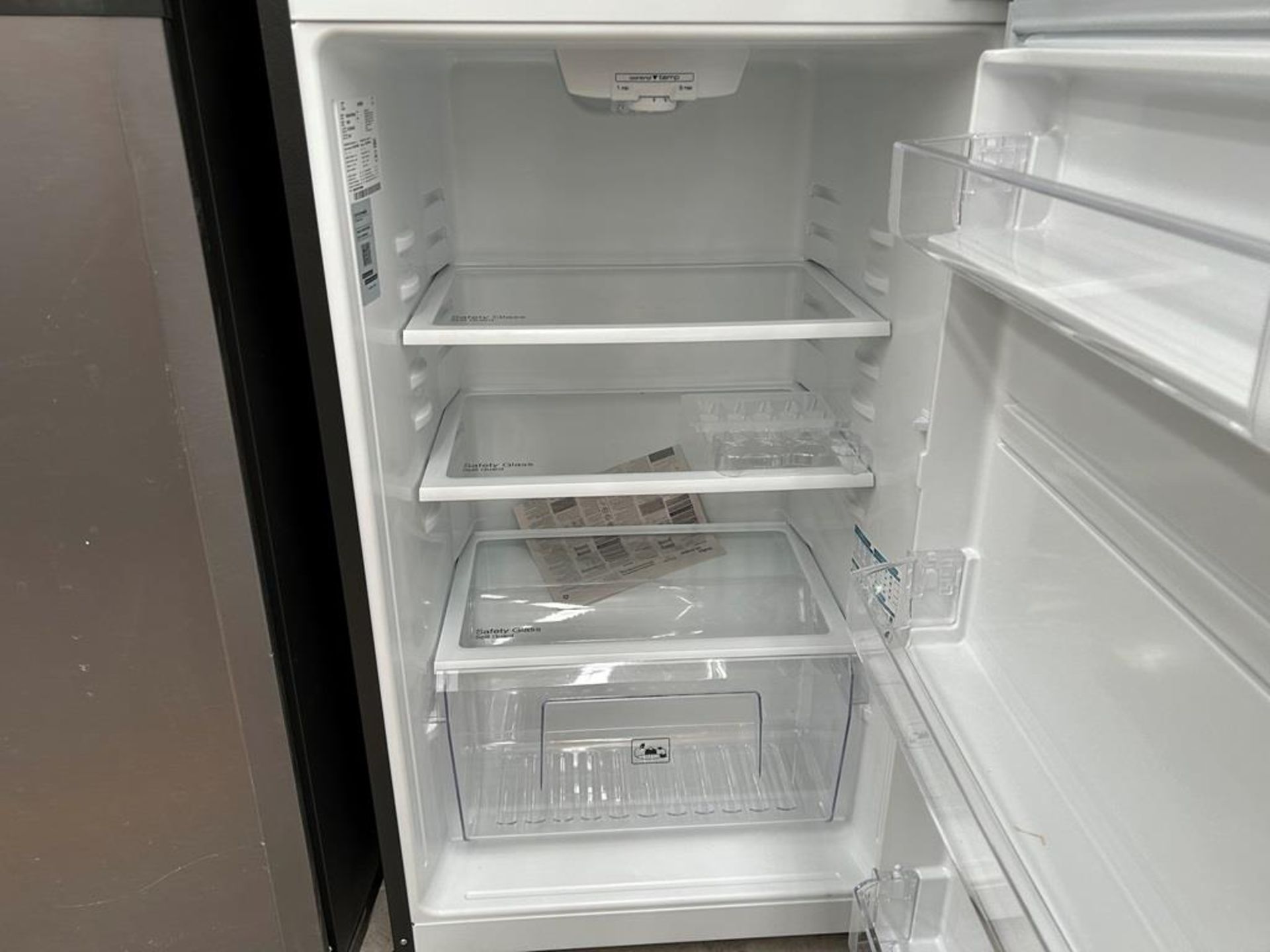 Lote de 2 refrigeradores contiene: 1 Refrigerador Marca MABE, Modelo RME360PVMRM0, Serie 04453, Col - Image 12 of 16