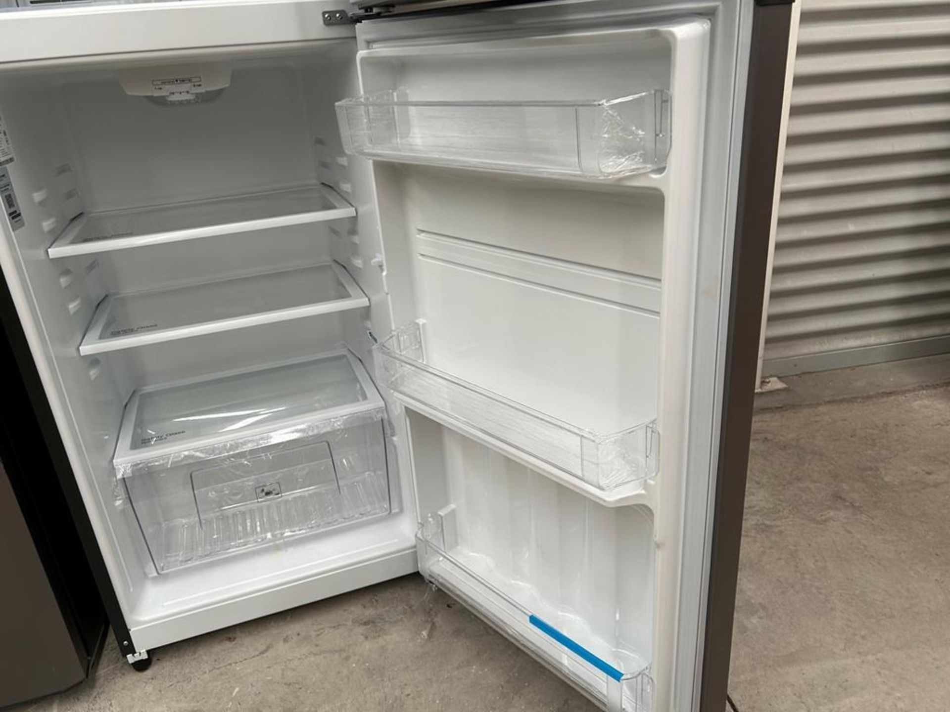 Lote de 2 refrigeradores contiene: 1 Refrigerador Marca MABE, Modelo RME360PVMRM0, Serie 01177, Col - Image 14 of 18