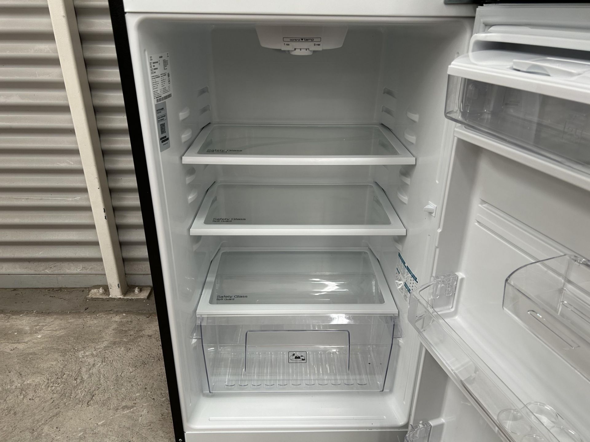 Lote de 2 refrigeradores contiene: 1 Refrigerador con dispensador de agua Marca MABE, Modelo RME360 - Image 9 of 12