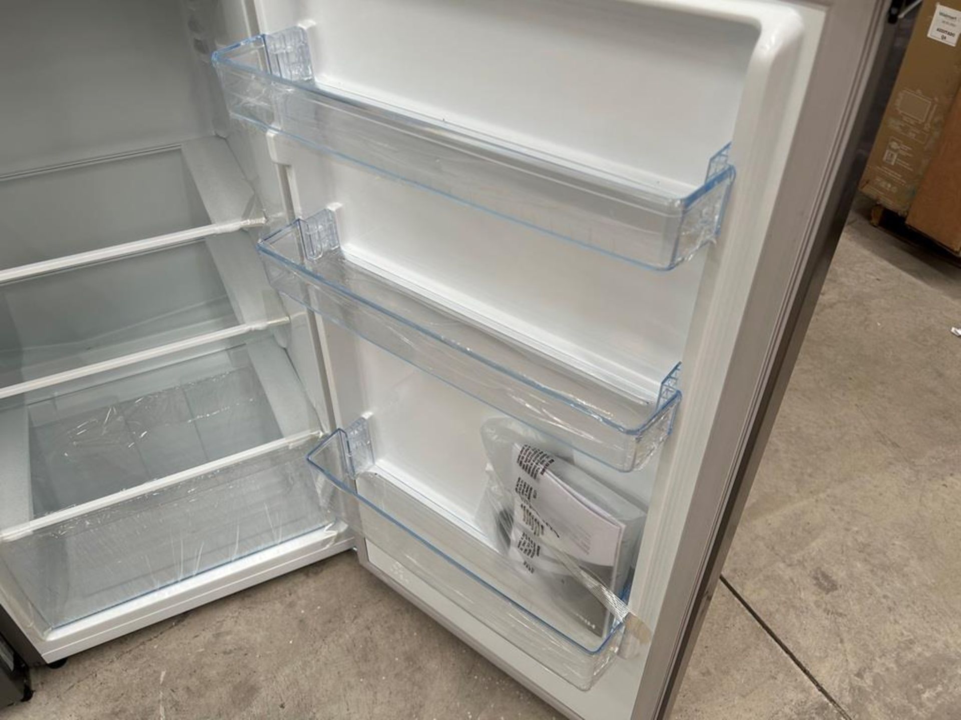 Lote de 2 refrigeradores contiene: 1 Refrigerador Marca HISENSE, Modelo RT80D6AGX, Color GRIS; 1 Re - Image 6 of 10