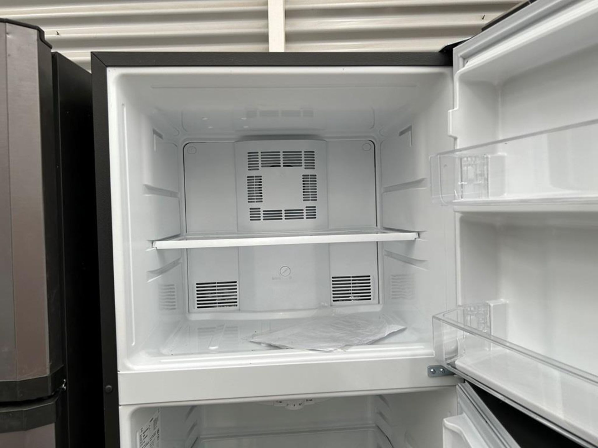 Lote de 2 refrigeradores contiene: 1 Refrigerador Marca MABE, Modelo RME360PVMRM0, Serie 04453, Col - Image 11 of 16