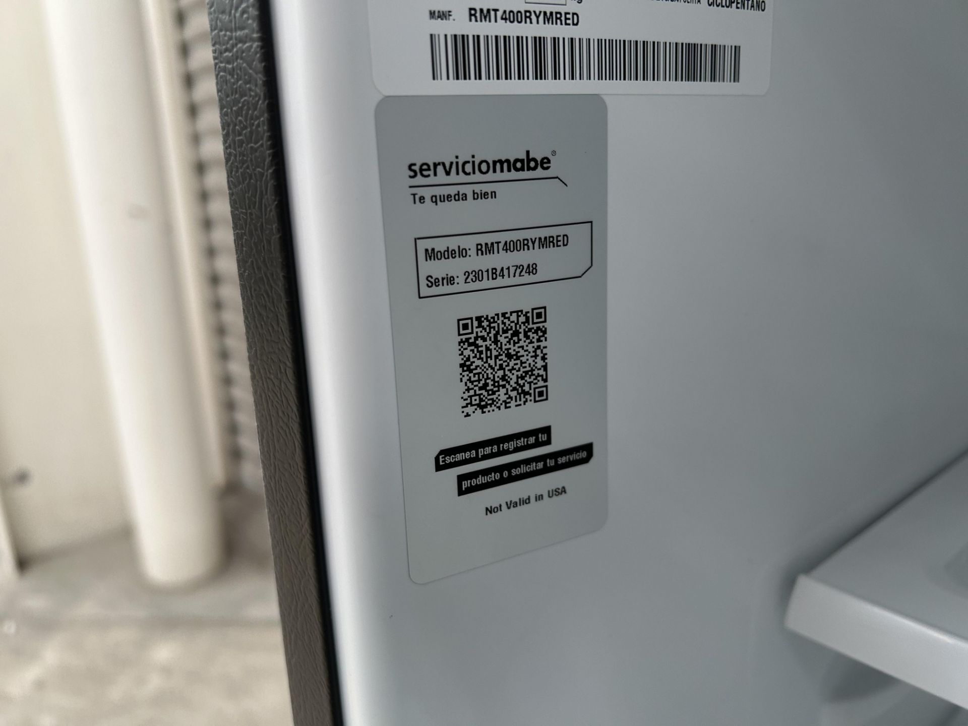 Refrigerador con dispensador de agua Marca MABE, Modelo RMT400RYMRE, Serie 17248, Color GRIS (Equip - Image 6 of 8