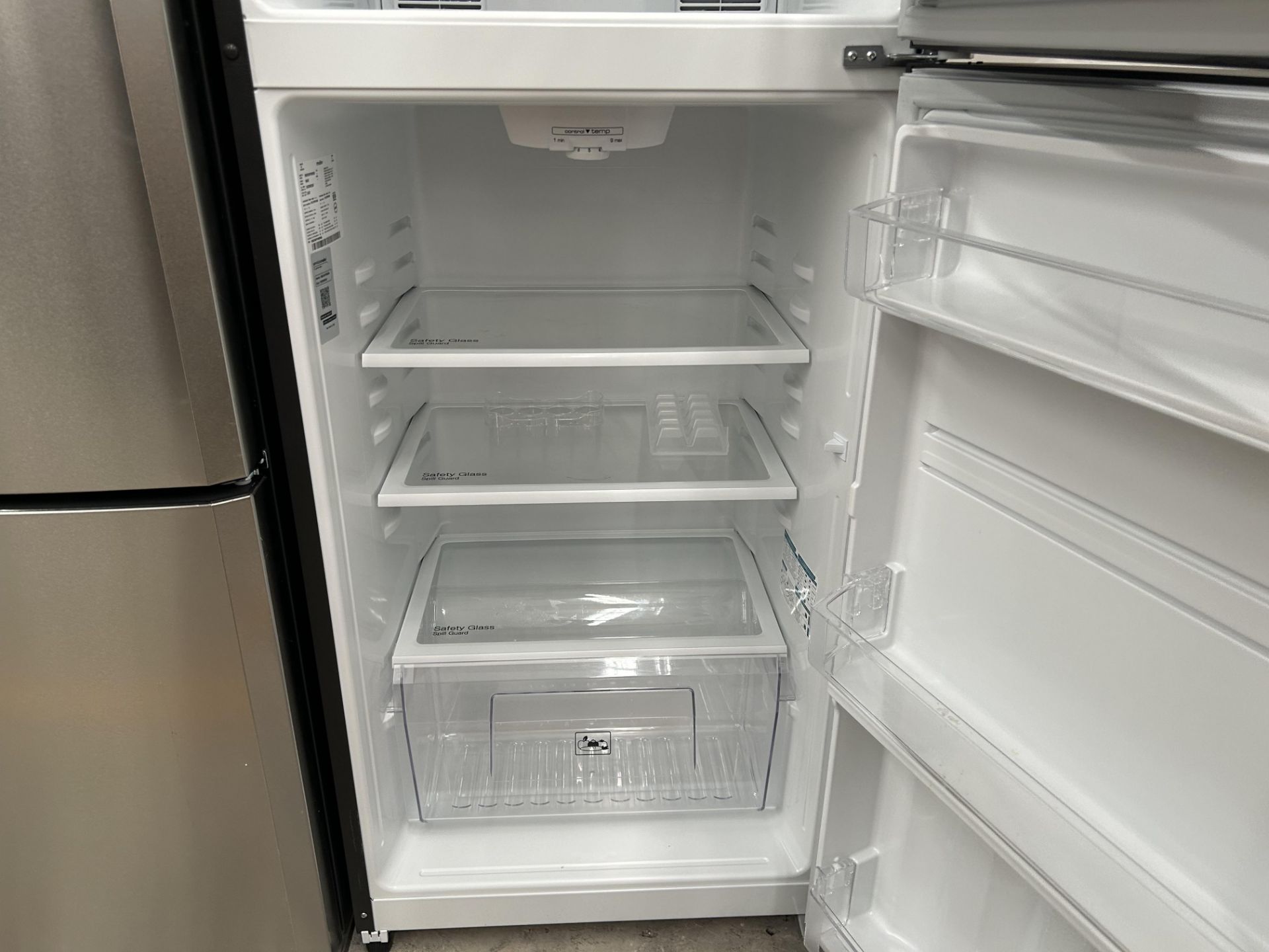 Lote de 2 refrigeradores contiene: 1 Refrigerador con dispensador de agua Marca MABE, Modelo RMB300 - Image 4 of 11