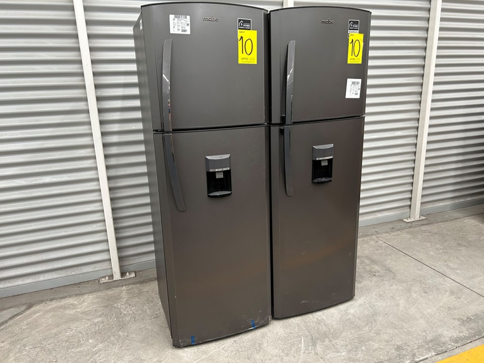 Lote de 2 refrigeradores contiene: 1 Refrigerador con dispensador de agua Marca MABE, Modelo RMA300 - Image 2 of 14