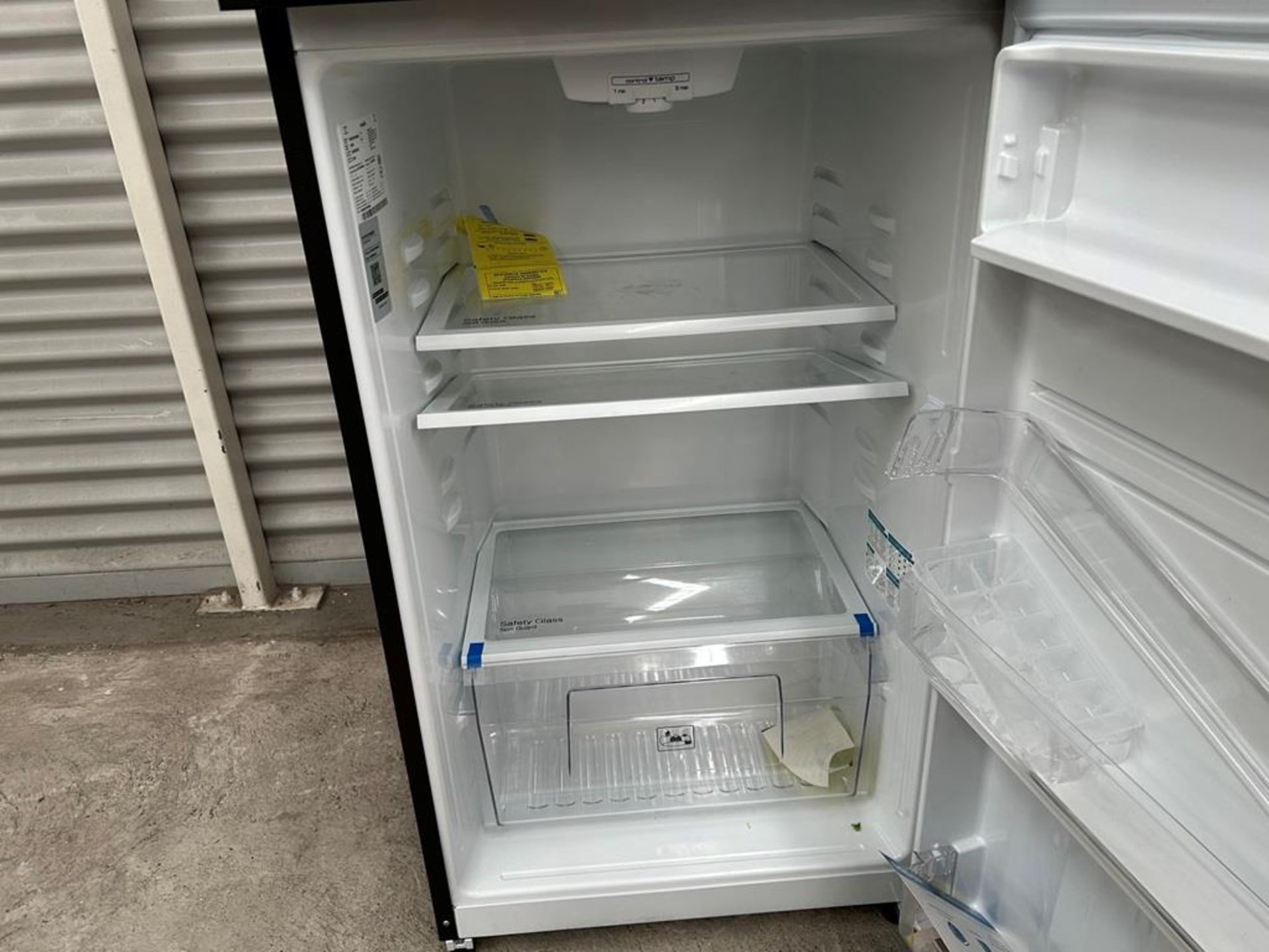 Lote de 2 refrigeradores contiene: 1 Refrigerador Marca MABE, Modelo RME360PVMRM0, Serie 04453, Col - Image 5 of 16