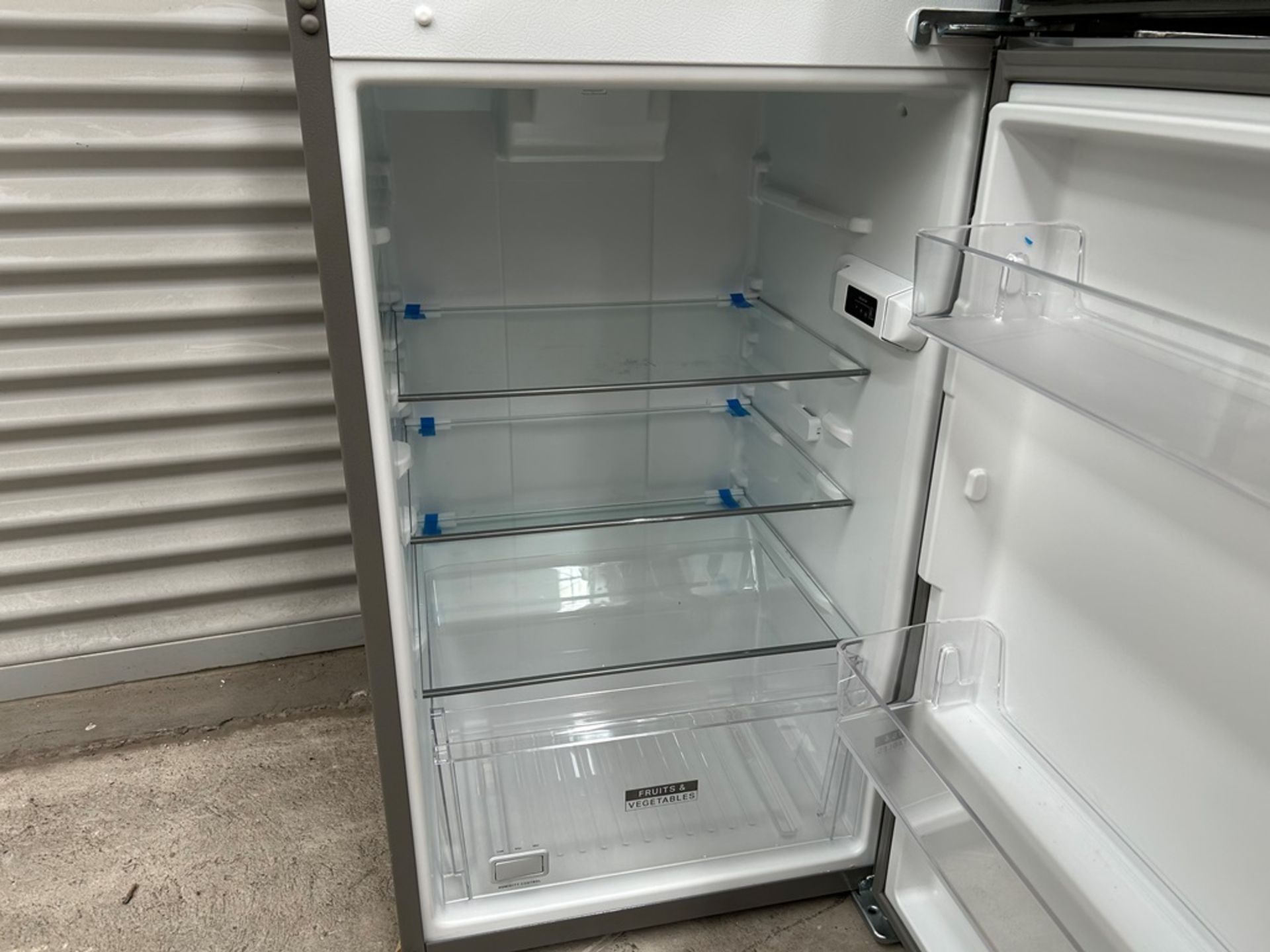 Lote de 2 refrigeradores contiene: 1 Refrigerador Marca WHIRPOOL, Modelo WT1230K, Serie 91306, Colo - Image 7 of 17