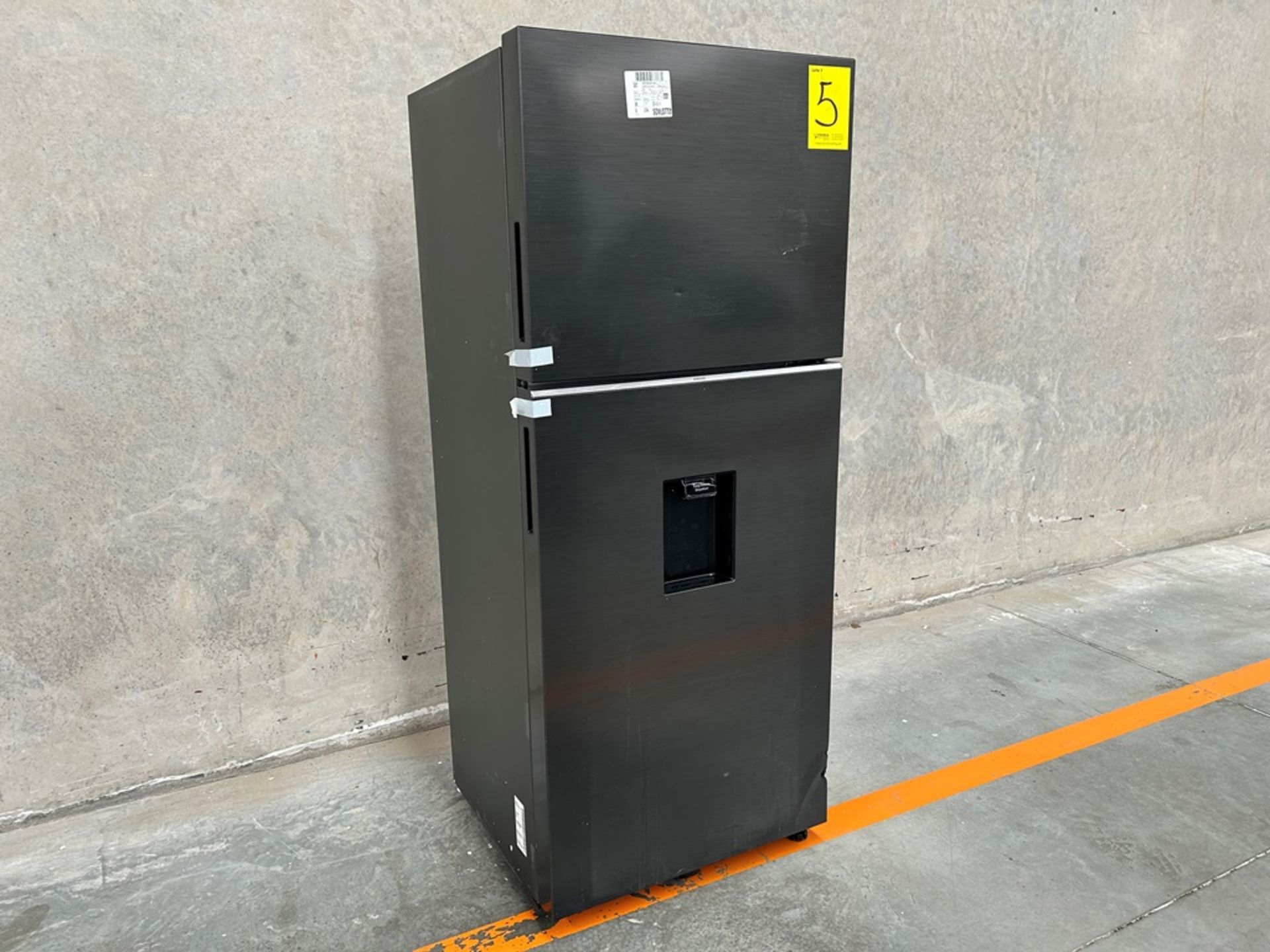 Refrigerador con dispensador de agua Marca SAMSUNG, Modelo RT38DG6774B1, Serie 00408M, Color NEGRO - Image 2 of 11