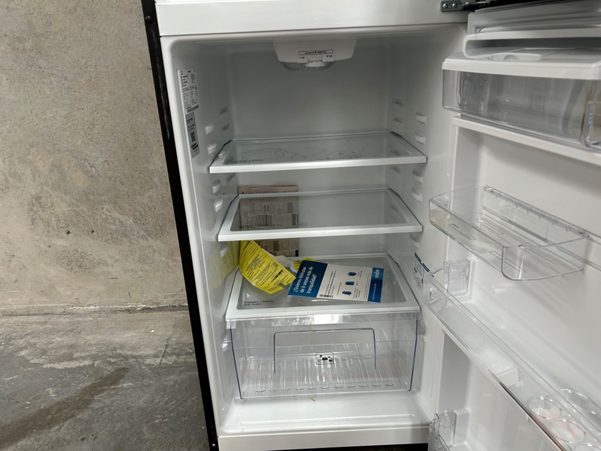 Lote de 2 refrigeradores contiene: 1 Refrigerador con dispensador de agua Marca MABE, Modelo RME360 - Image 6 of 18