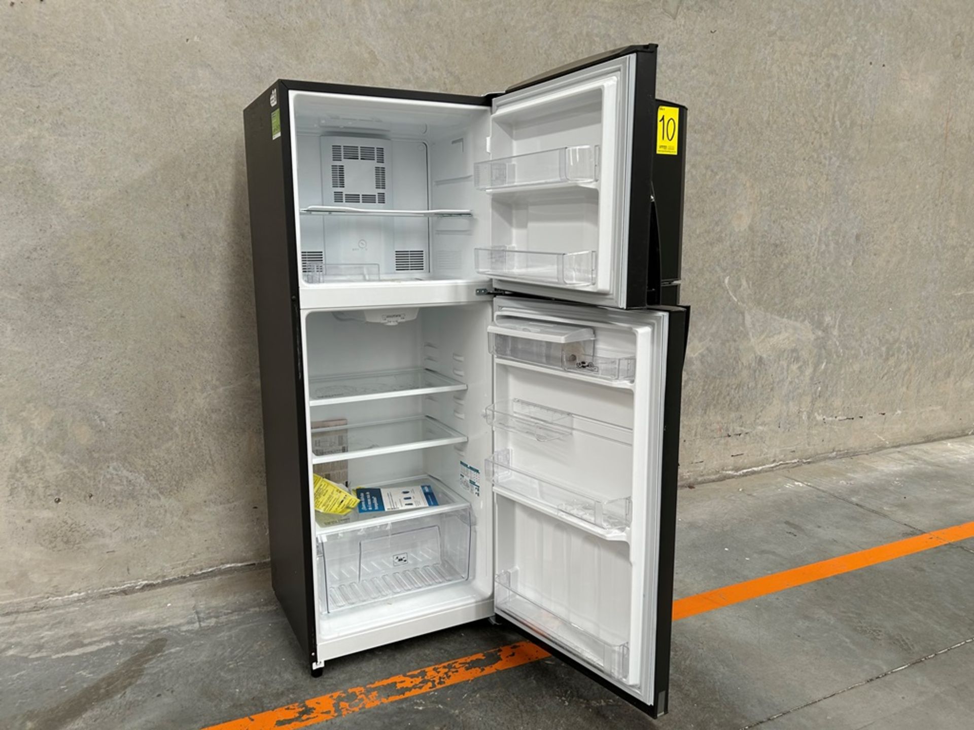 Lote de 2 refrigeradores contiene: 1 Refrigerador con dispensador de agua Marca MABE, Modelo RME360 - Image 4 of 18