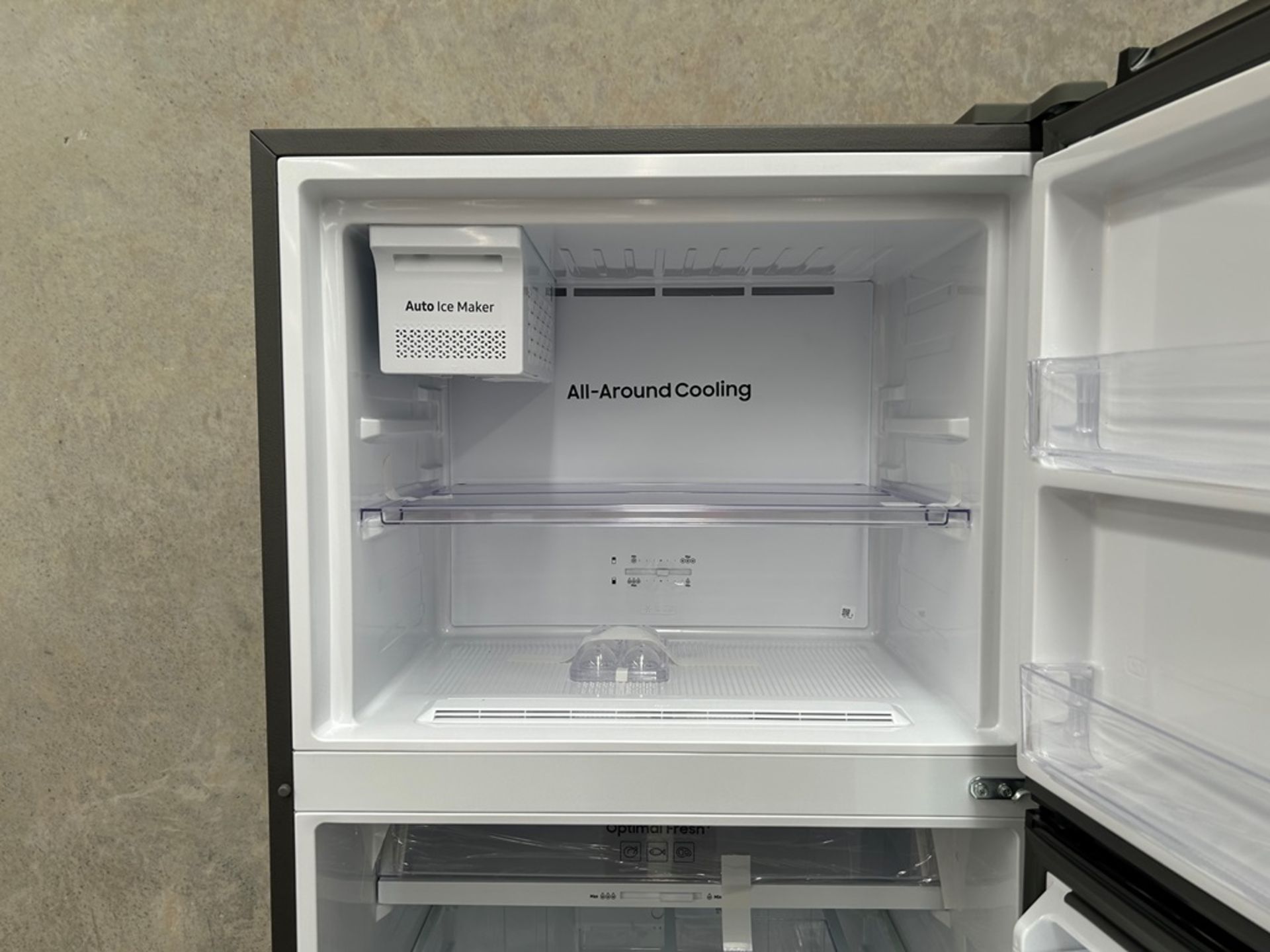 Refrigerador con dispensador de agua Marca SAMSUNG, Modelo RT38DG6774B1, Serie 00408M, Color NEGRO - Image 5 of 11