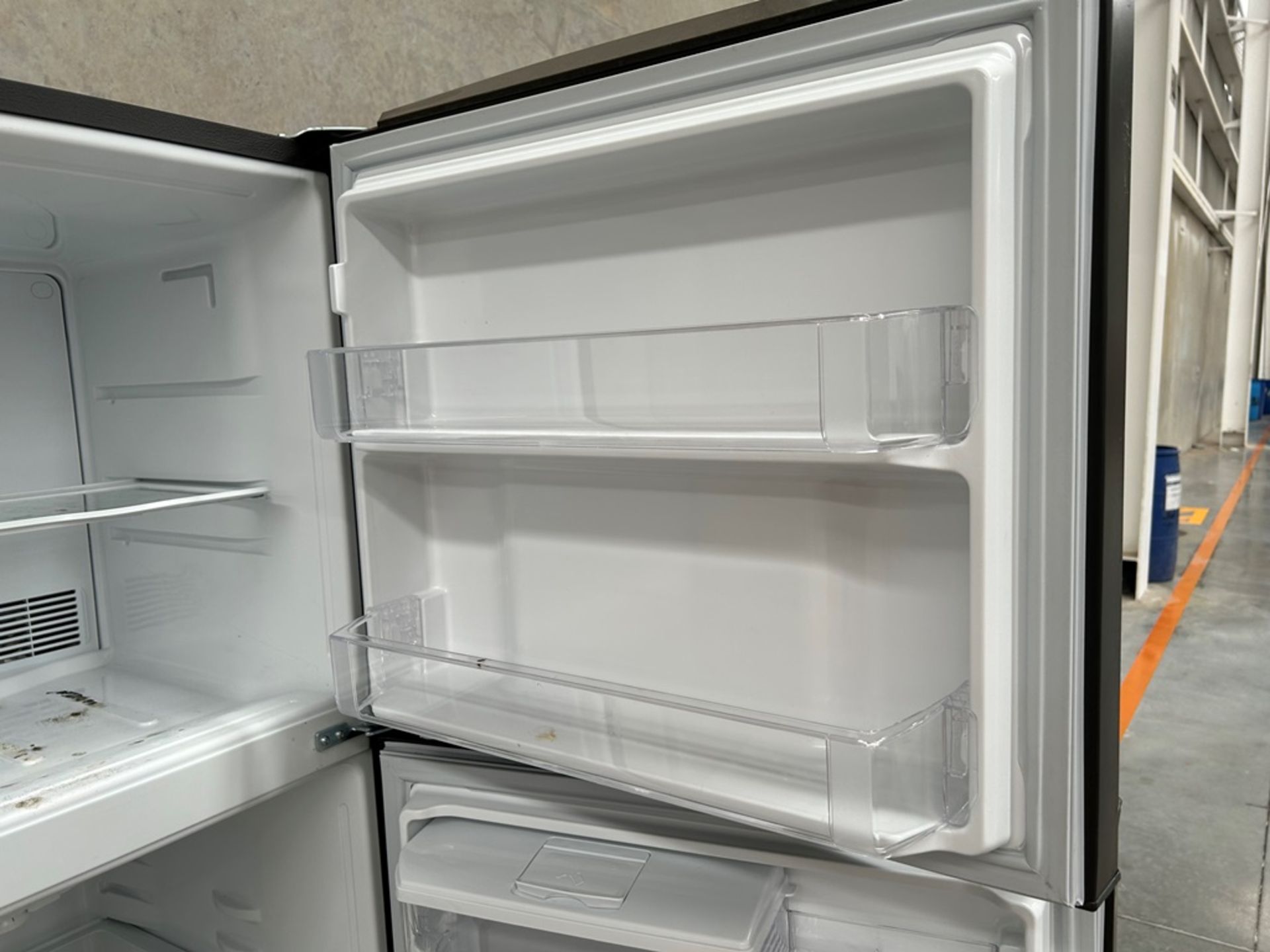 Lote de 2 refrigeradores contiene: 1 Refrigerador con dispensador de agua Marca MABE, Modelo RME360 - Image 8 of 18
