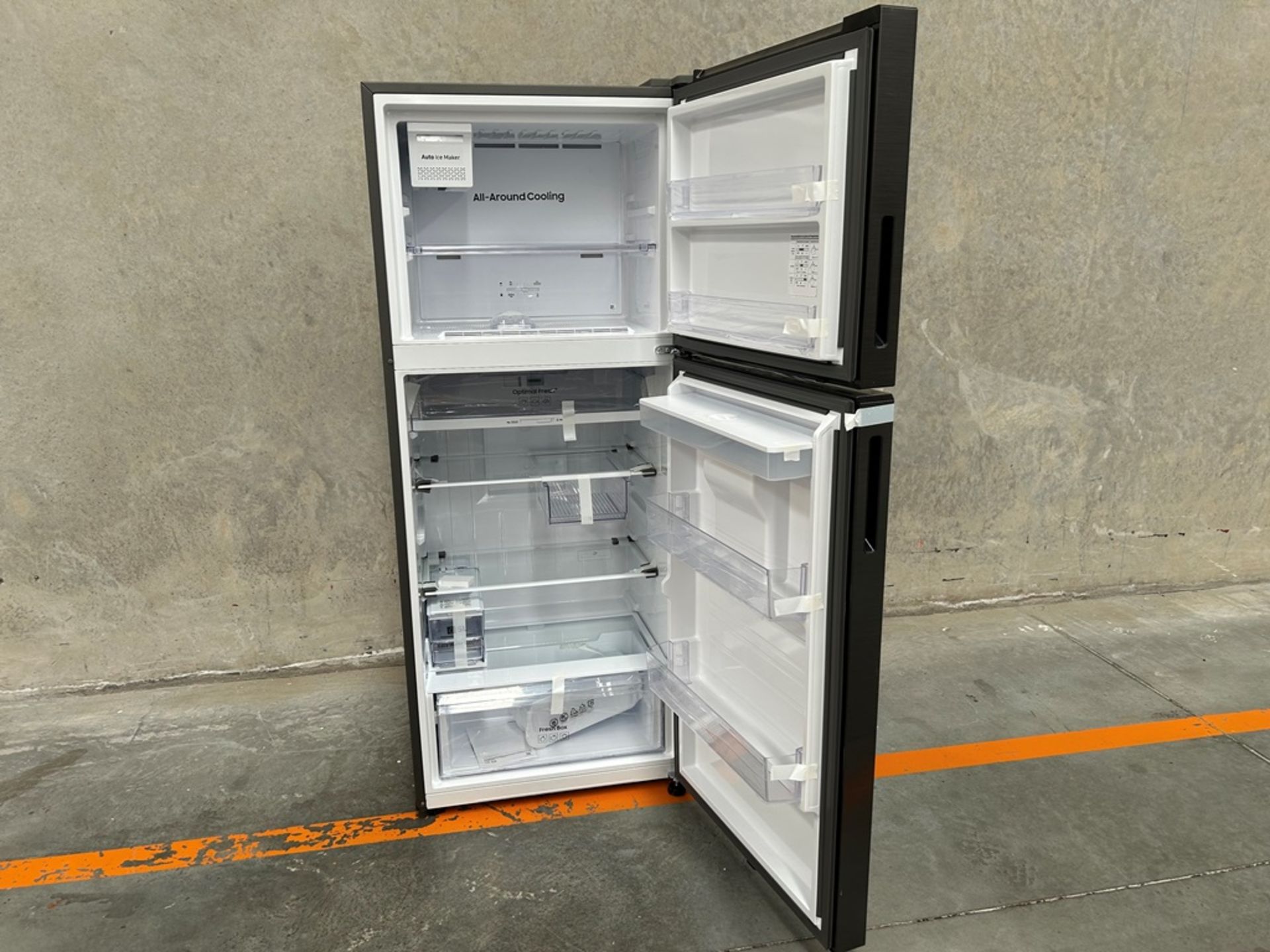 Refrigerador con dispensador de agua Marca SAMSUNG, Modelo RT38DG6774B1, Serie 00408M, Color NEGRO - Image 4 of 11