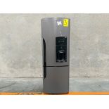 Refrigerador con dispensador de agua Marca MABE, Modelo RMB400IAMRMA, Serie 414603, Color GRIS (Equ