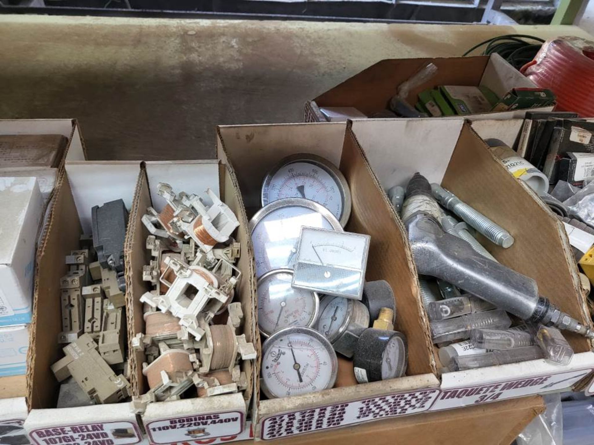 Lot of Miscellaneous Items, Contains: Seals, pneumatic drill, pneumatic male female connections, bo - Image 6 of 9