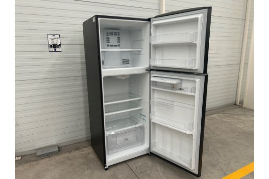 Lote de 2 refrigeradores, contiene: 1 refrigerador con dispensador de agua Marca MABE, Modelo RME36 - Image 4 of 9