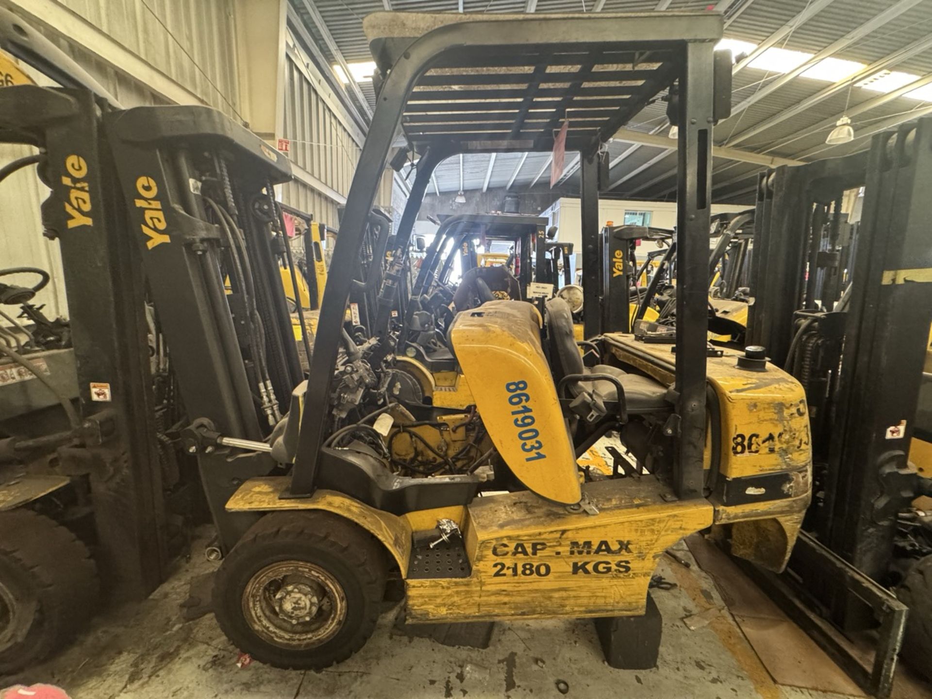 Lot of two pieces of equipment, contains: YALE gas man seated forklift, model GP050VXNVAE084, seria