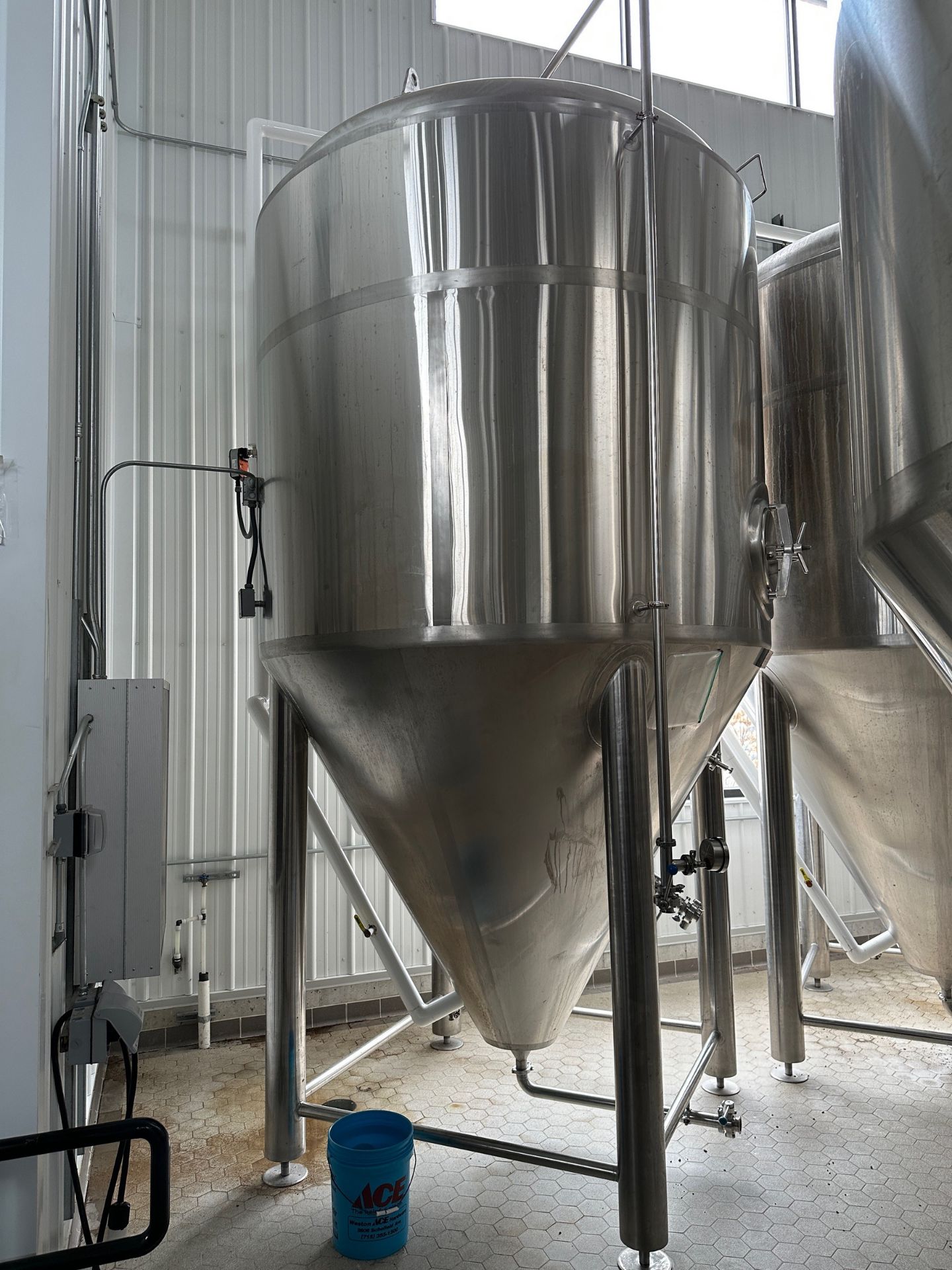 DME 60 BBL Stainless Steel Fermentation Tank - Cone Bottom, Glycol Jacketed, Mandoor, Zwickel Valve, - Image 2 of 4