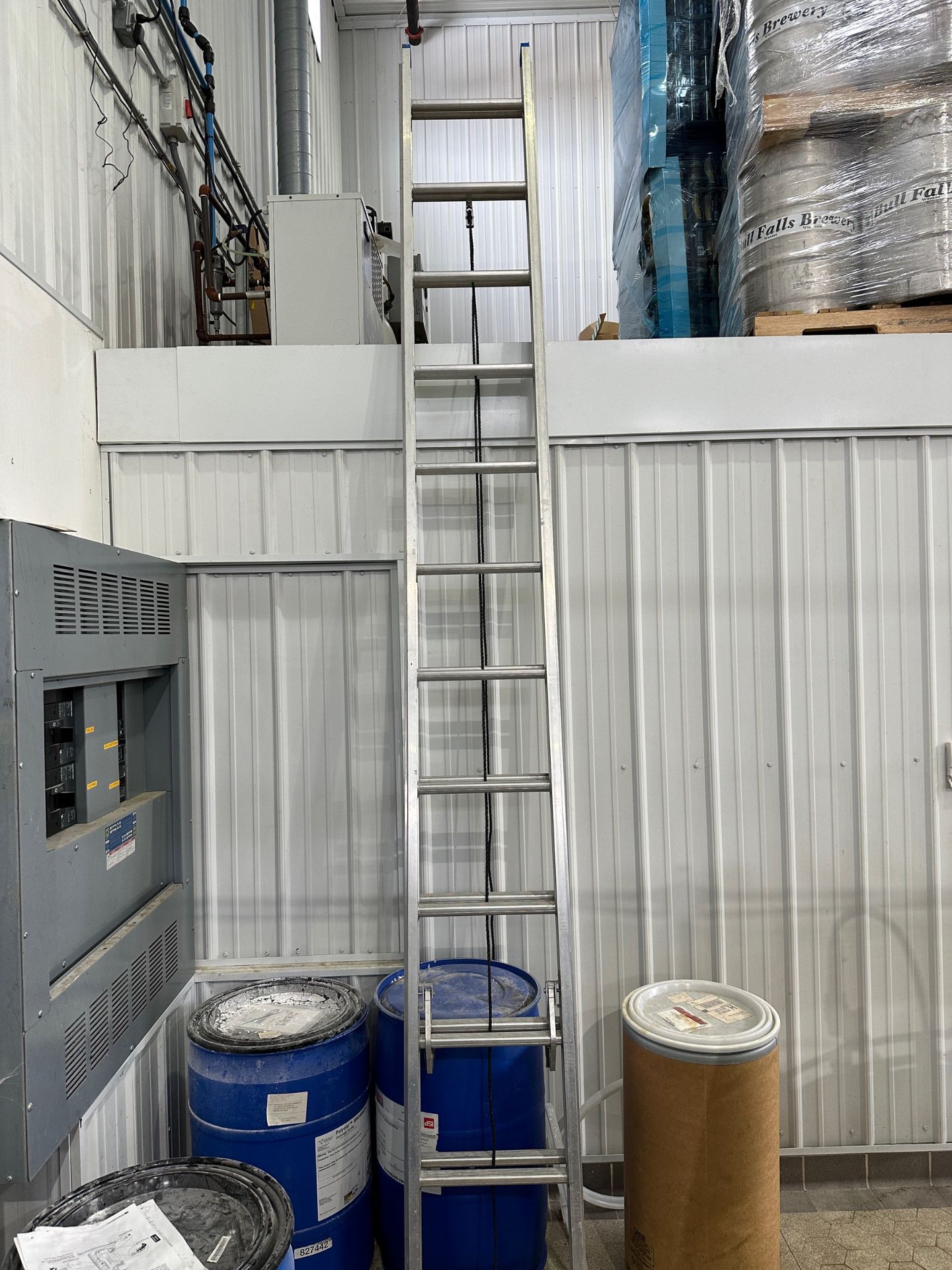 Keller 24' - 250LB Capacity Aluminum Extension Ladder