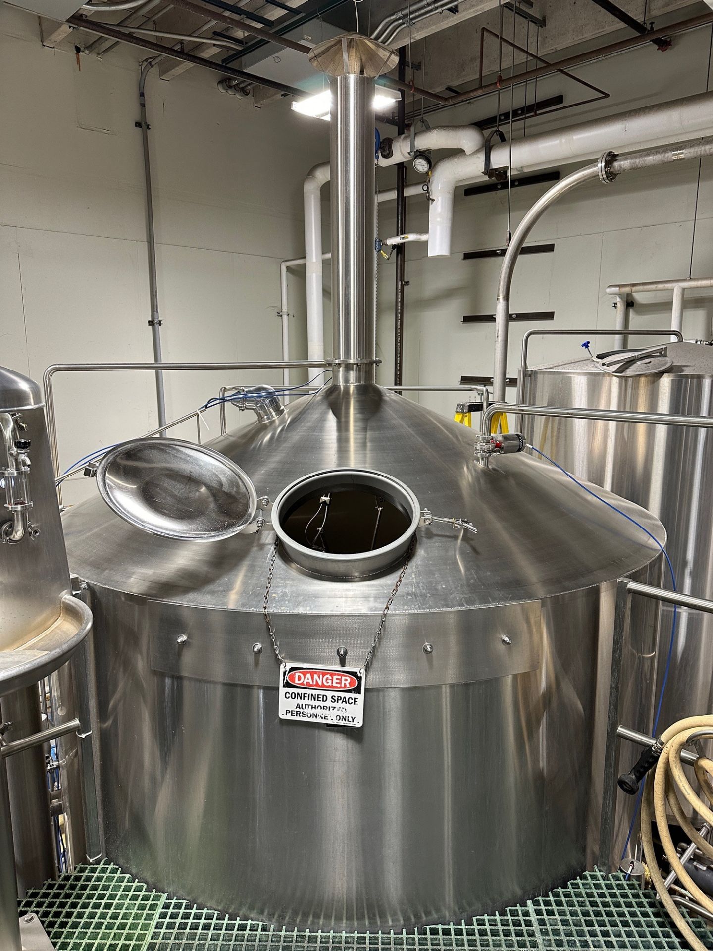 Newlands 4-Vessel 40 BBL Stainless Steel Brewhouse - Mash Mixer (Approx. 7' Diamete | Rig Fee $8500 - Image 8 of 35