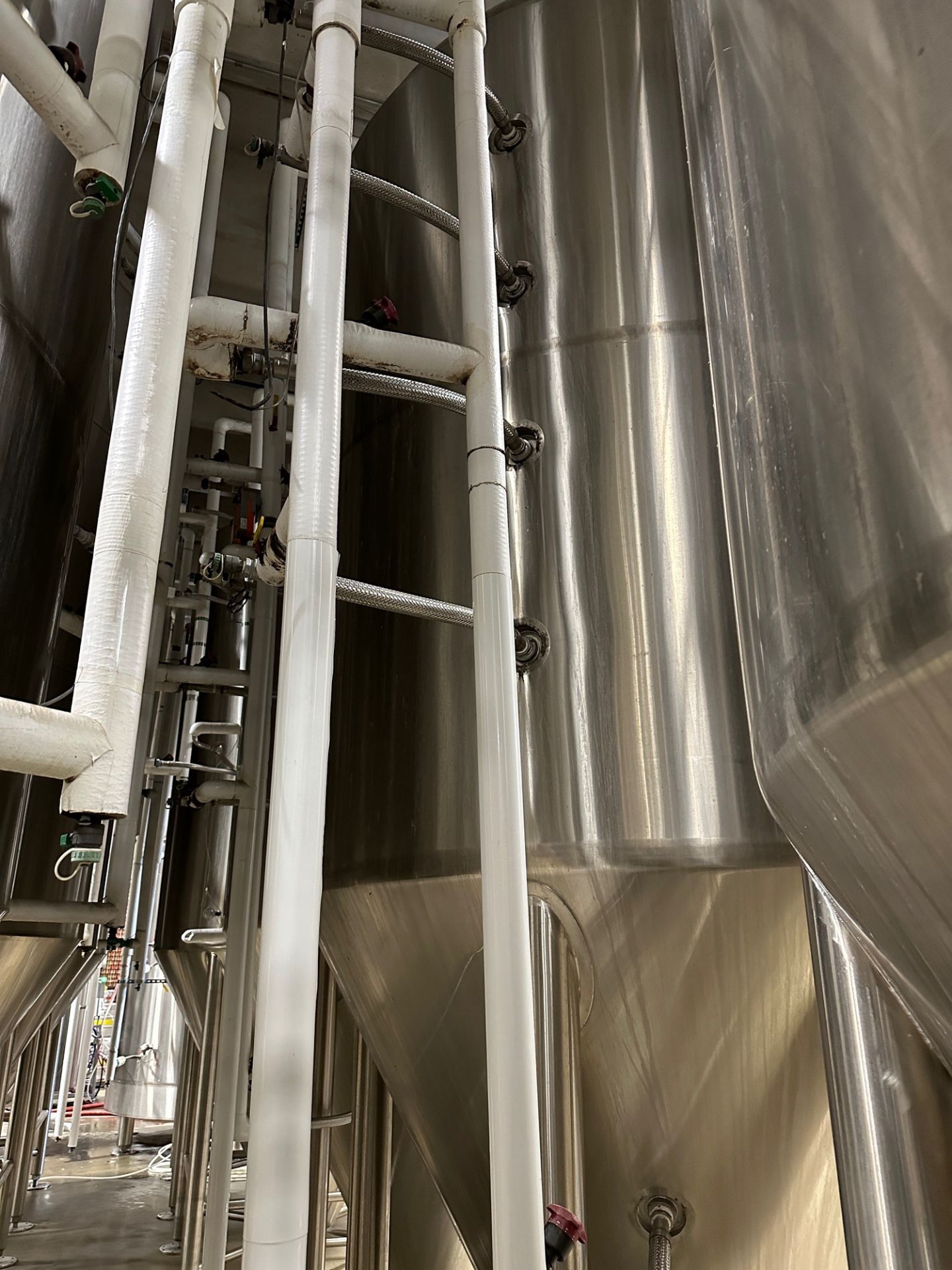 Premier Stainless 80 BBL Stainless Steel Fermentation Tank - Cone Bottom, Glycol Ja | Rig Fee $1850 - Image 2 of 5